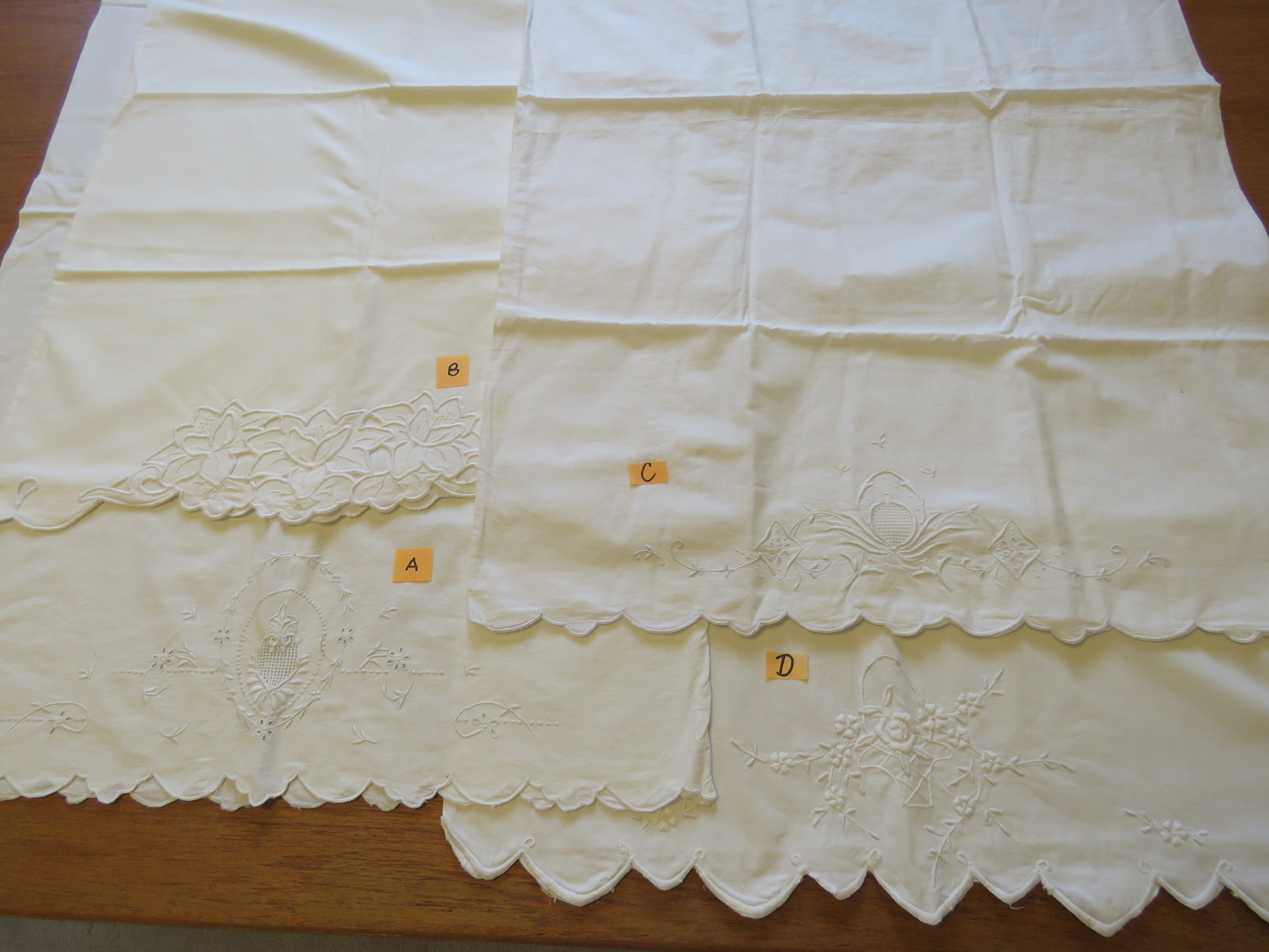 Vintage Pillowcases Embroidered 4 single Mismatched Used Pre-owned (L&T-241)