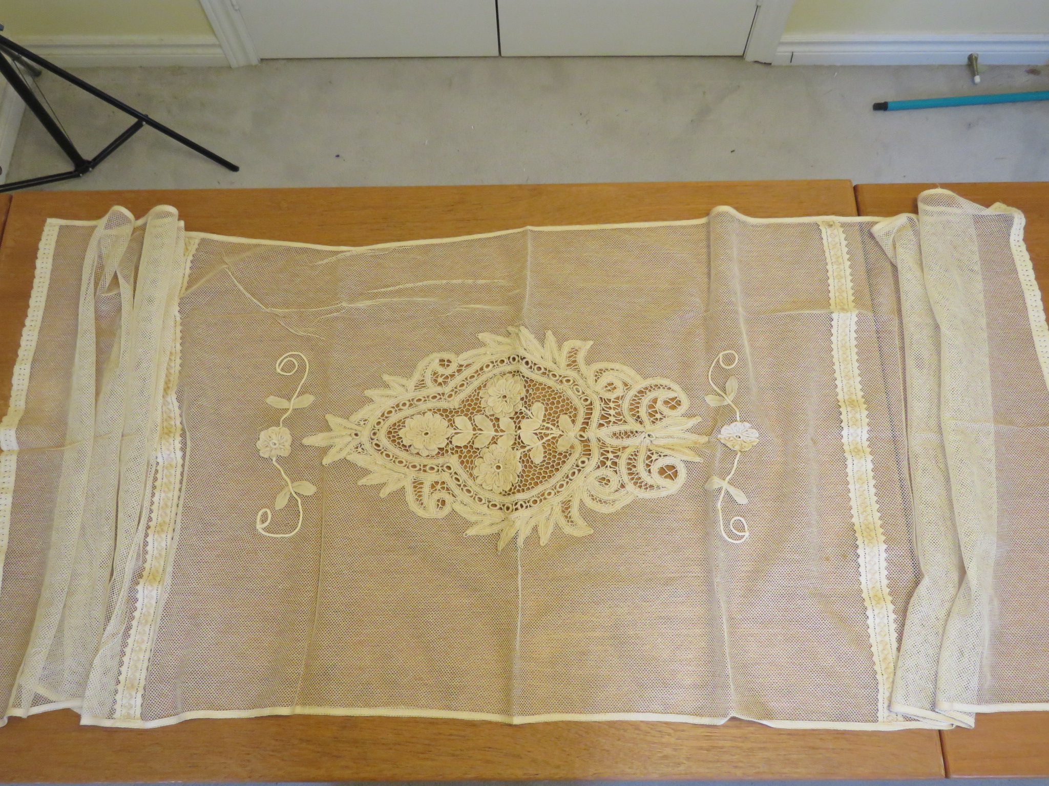 Antique Pillow Sham Layover Net Battenburg Tape Lace Flower Window Valance (L&T-246)