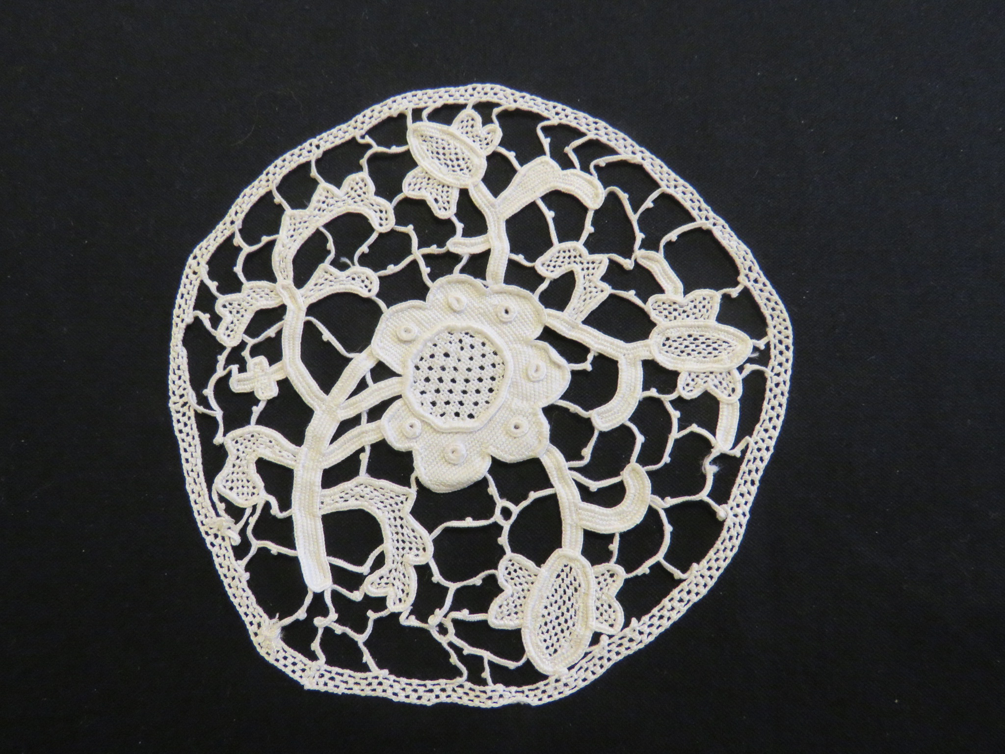 Antique Lace Doily Handmade White Needlelace French Napperon Table Mat Flower (L&T-315)