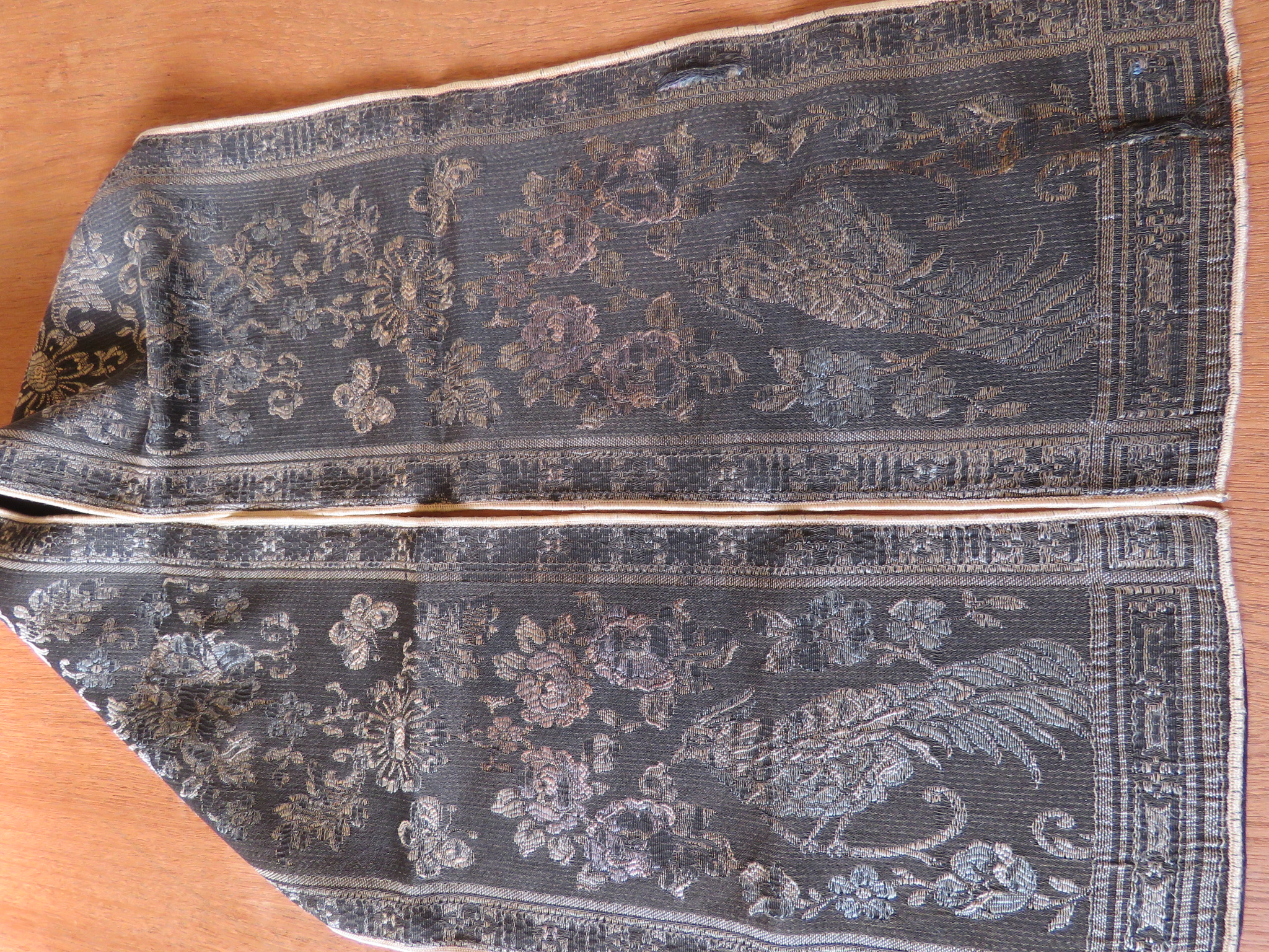 Antique Table Runner Brocade Birds and Flowers Motif (L&T-547)