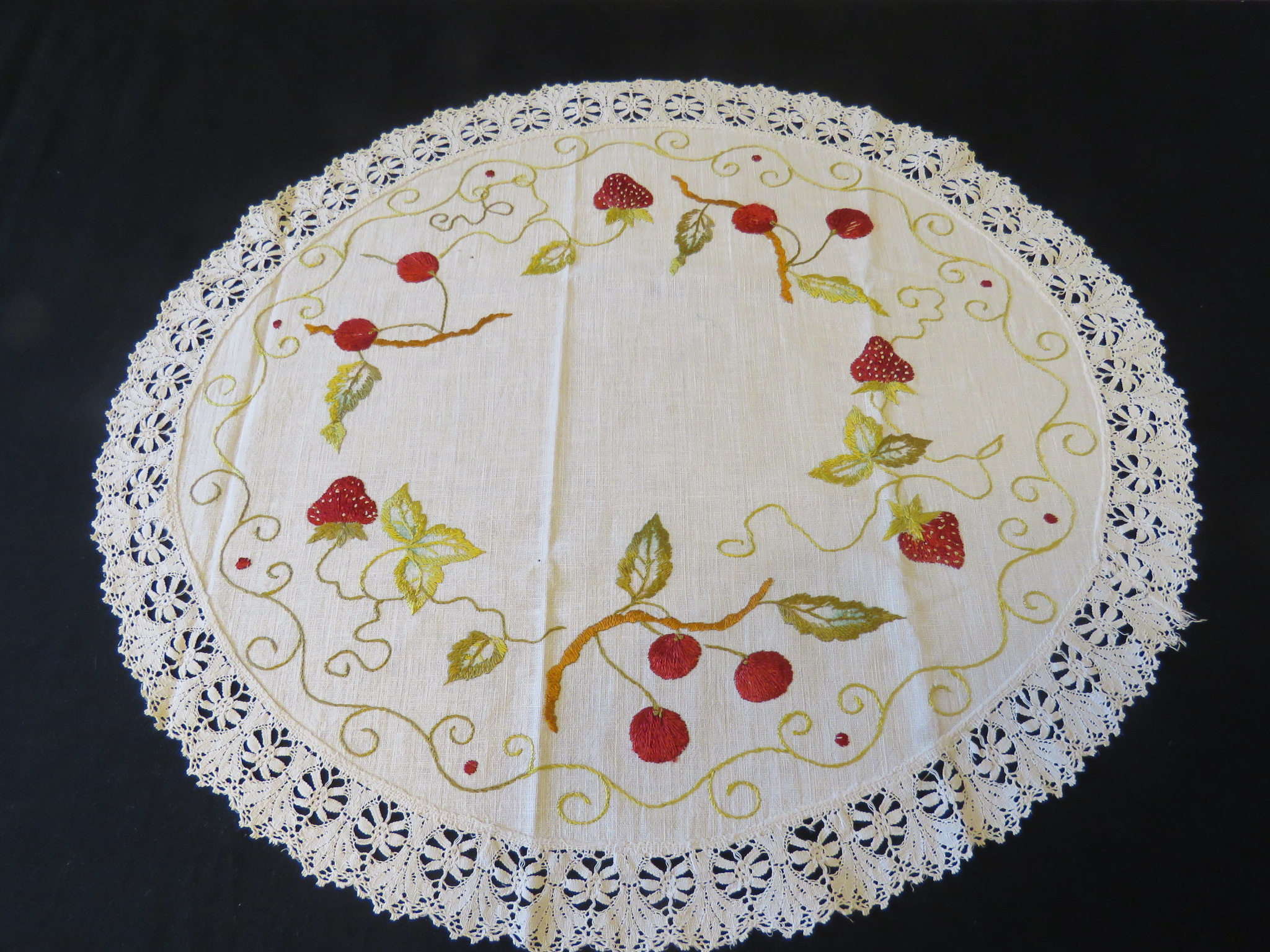 Antique Tablecloth Round Linen Table Cover Centerpiece 25" x 22" Strawberries Cherries (L&T-819)