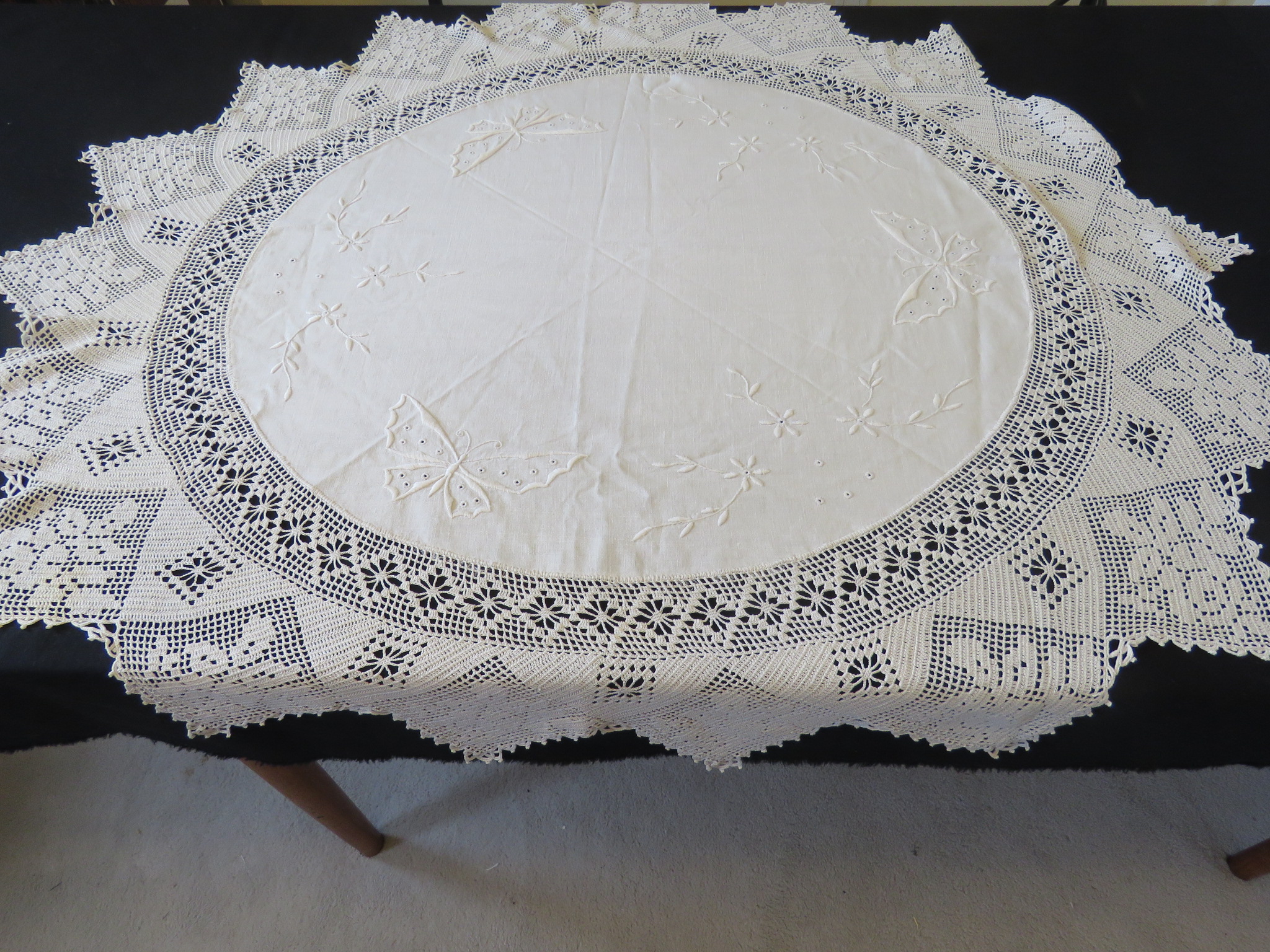 Antique Tablecloth Table Cover Crochet Lace Edging Butterfly Flower 41" x 37" (L&T-829)
