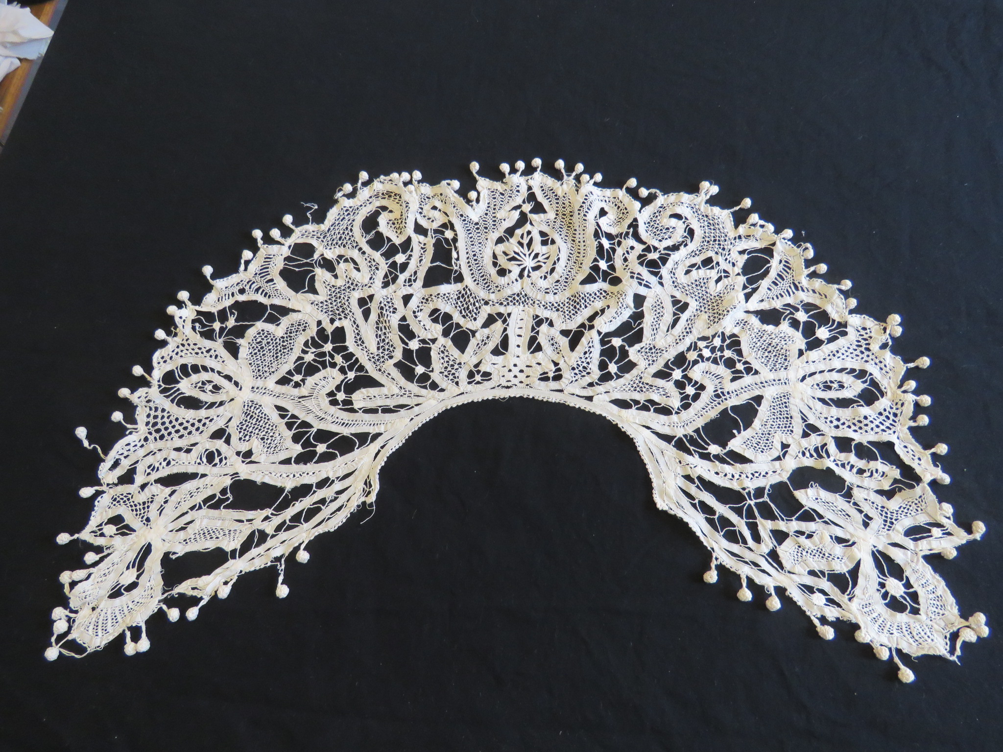 Antique French Tape Lace Collar 68 Bobbles CRAFT USE Distressed "As Is"  (LAC-132)