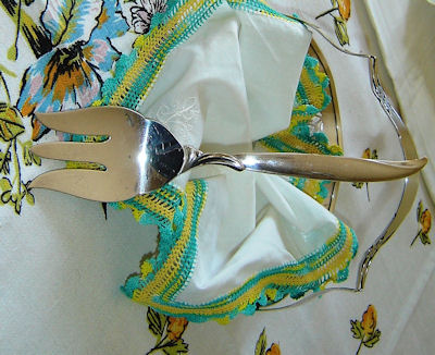 FLAIR 1847 ROGERS IS SILVERPLATE COLD MEAT SERVING FORK modern pattern (SIL-4)