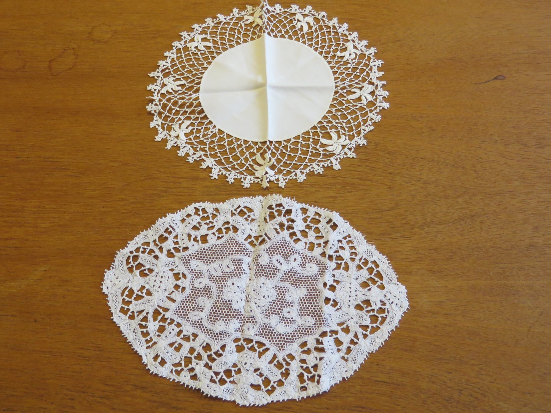 Vintage Table Doily Lot of 2 Doilies White Needlelace Bobbin Lace Cream Linen Hand Crochet  (L&T-151)