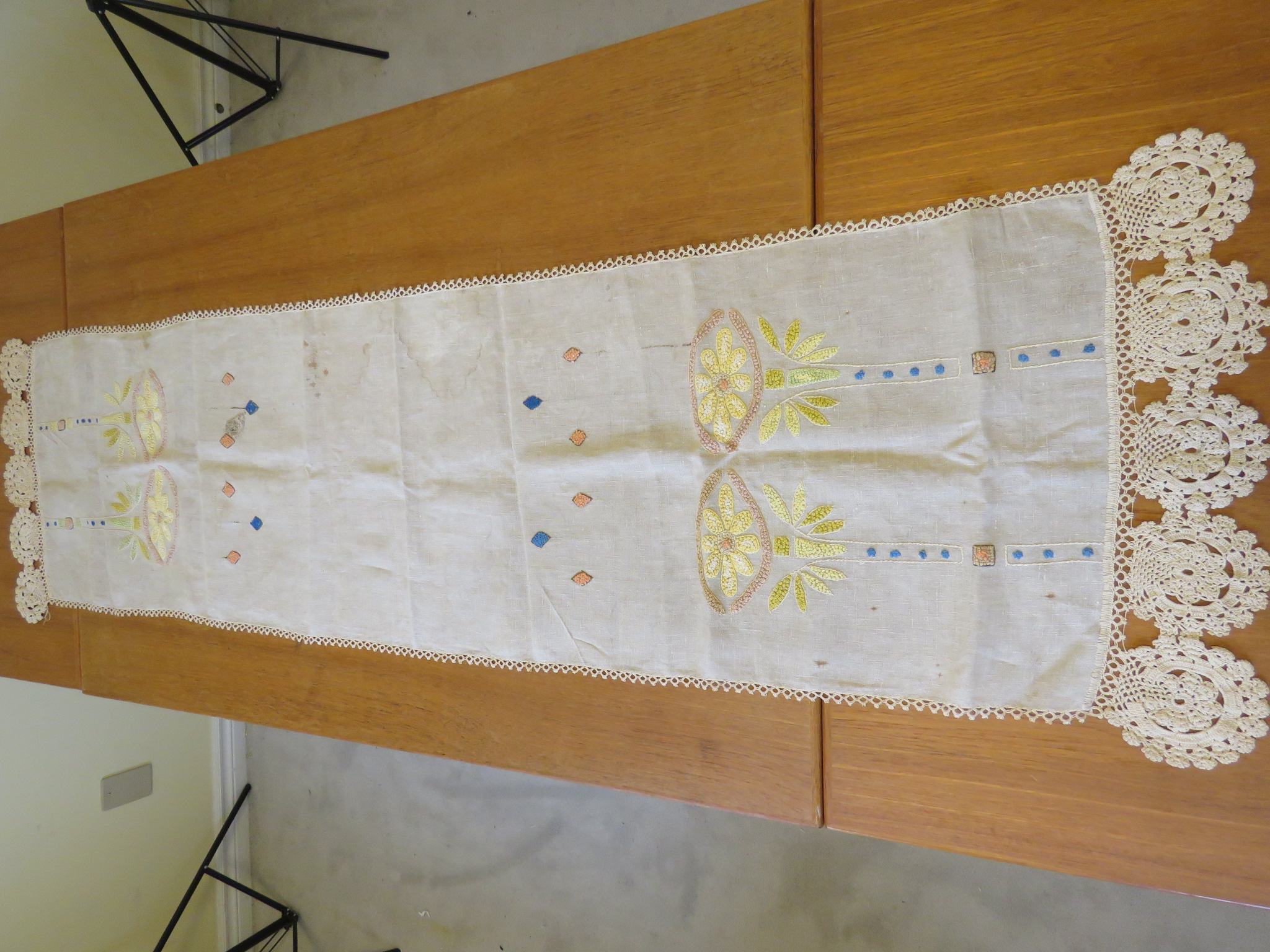 Antique Vintage Table Runner Embroidered Crochet Lace Linen Art and Crafts Mission Style (L&T-161)