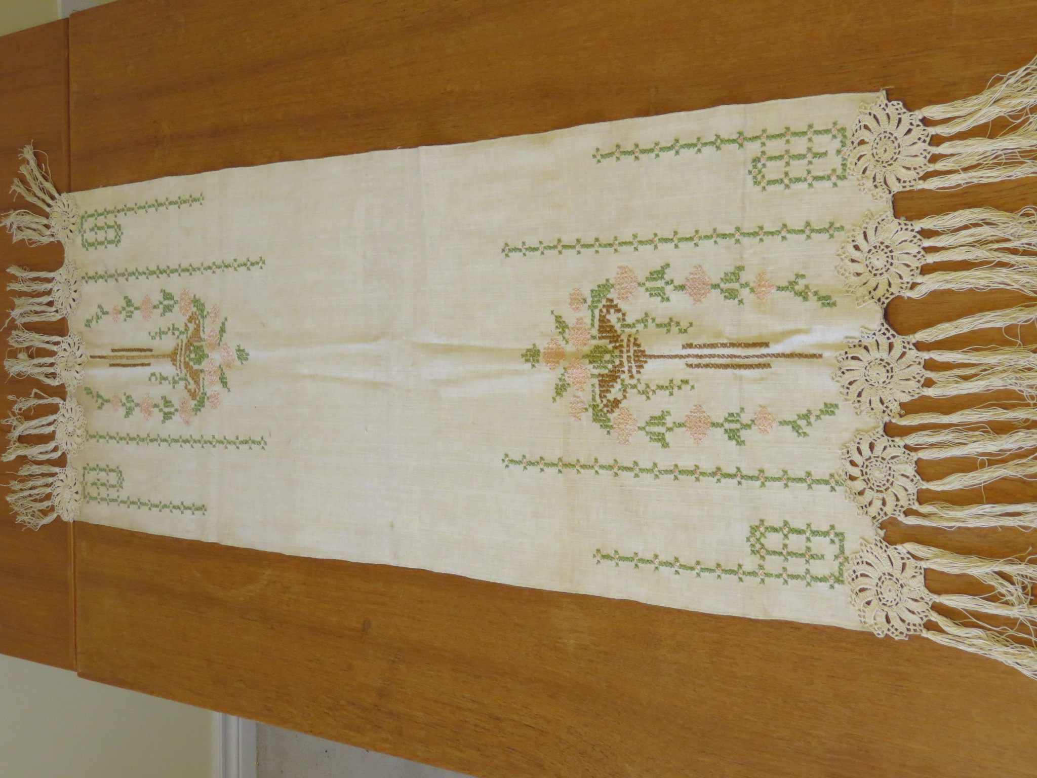 Antique Table Runner Art & Crafts Hand Embroidered Cross Stitch Crochet Pinwheels Fringe (L&T-245)