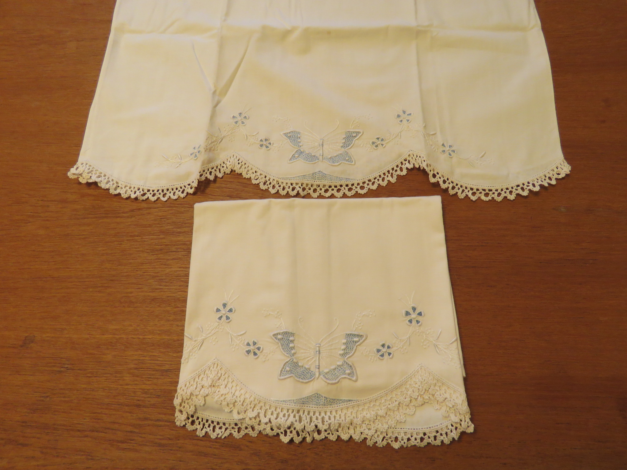 Vintage Pillowcase Set Hand Crochet Trim Embroidered Butterfly 2 pc 1950's Cream (L&T-263)