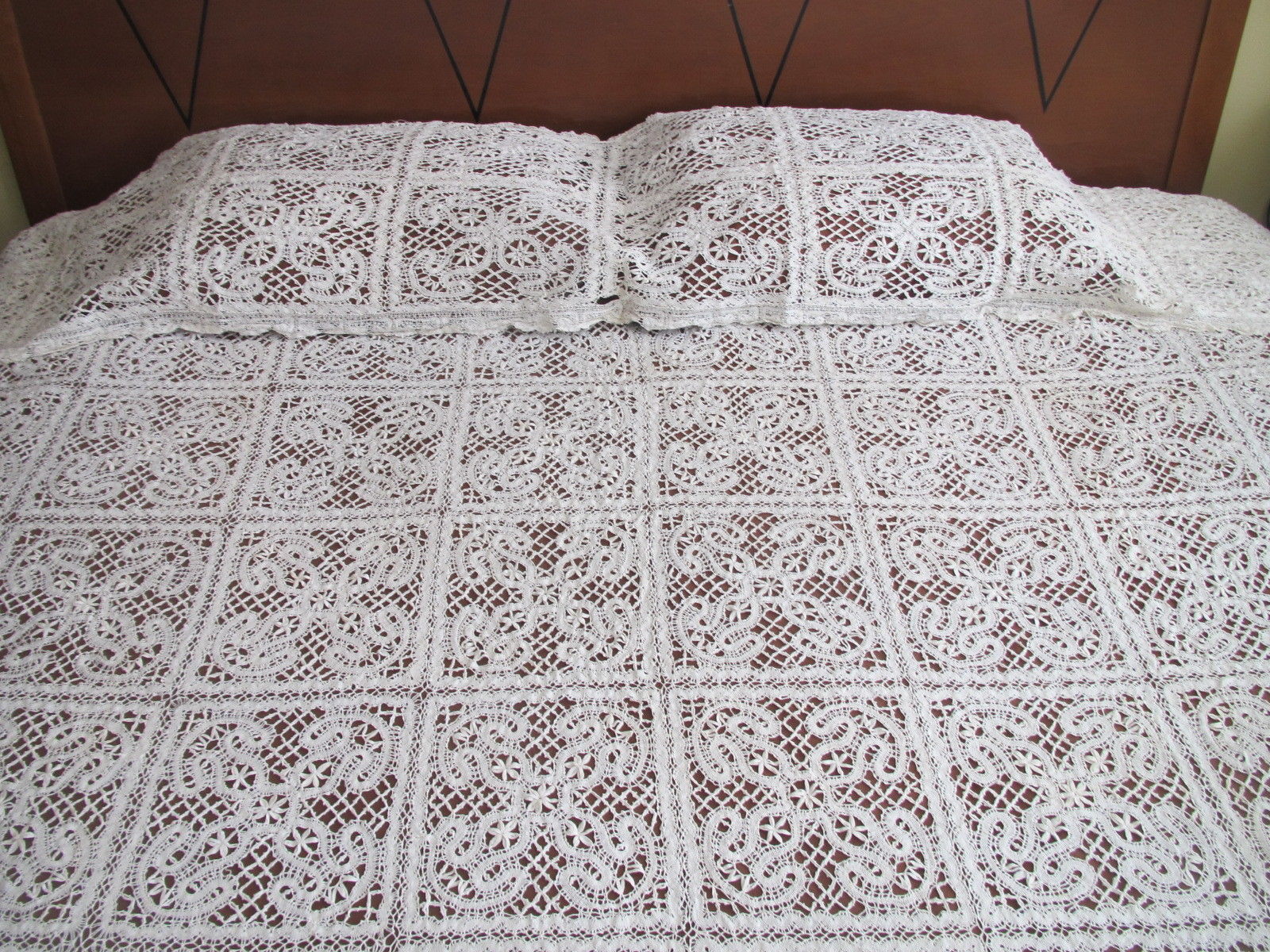 Antique Handmade Lace 2 pc Bedspread Set Bed Cover Coverlet Pillow Overlay Sham  (L&T-316)