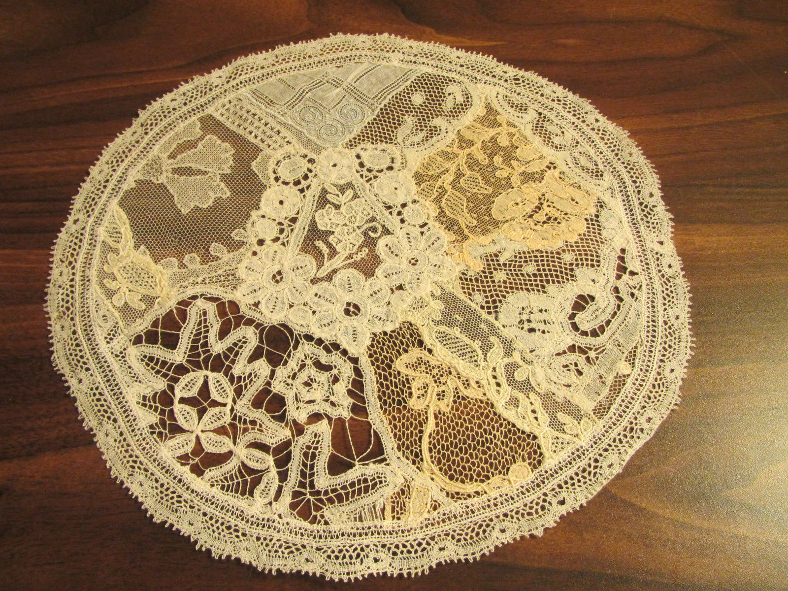 Antique Lace Doily Normandy style Patchwork Duchesse Bobbin Lace Valenciennes (L&T-330)