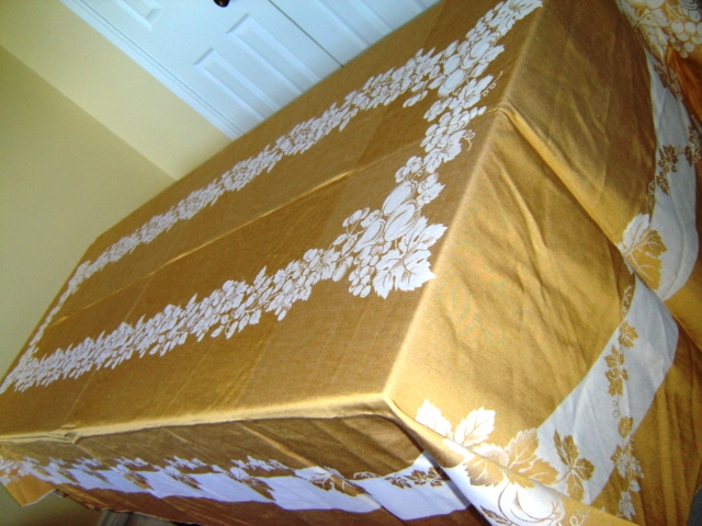 Large Vintage Oval Gold Damask Fruit Tablecloth Pears Apples Cherries Grapes & Leaves 122" x 64"  (L&T-44)