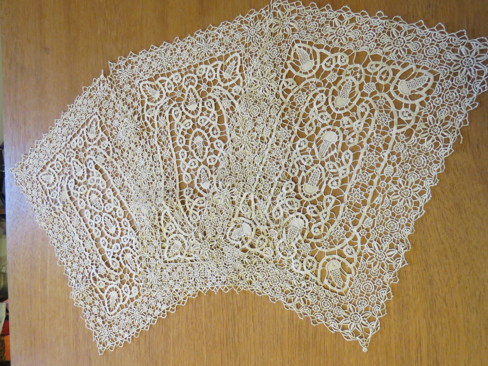 Vintage Placemats Reticella Needlelace Acorns Wheels 3 pc Doilies Tray Cloth (L&T-517)
