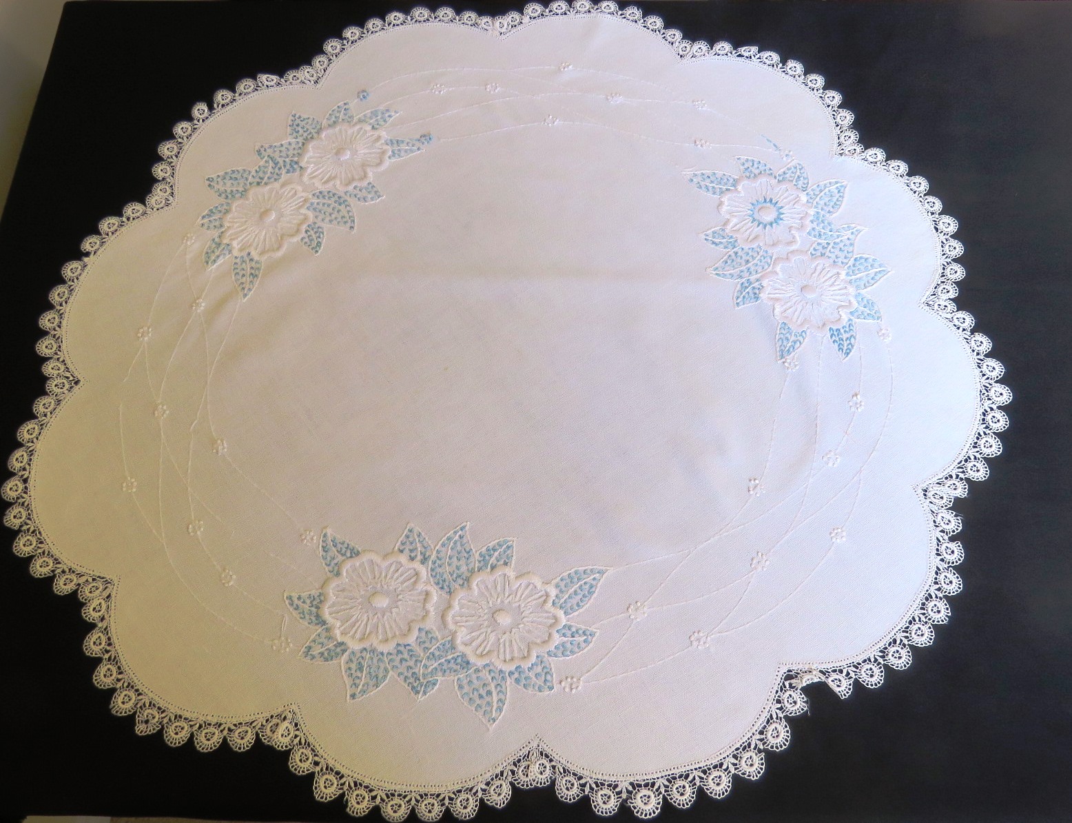 Vintage Round Tablecloth Hand Embroidered Art & Crafts Table Cover Centerpiece (L&T-710)