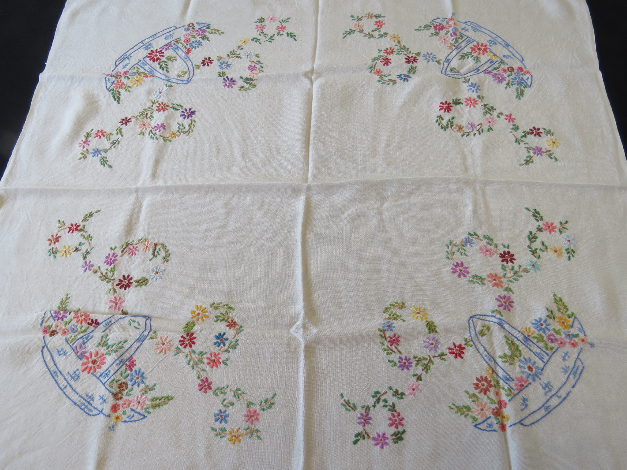 Vintage Tablecloth Table Cover Centerpiece Embroidered Flowers in Basket (L&T-832)