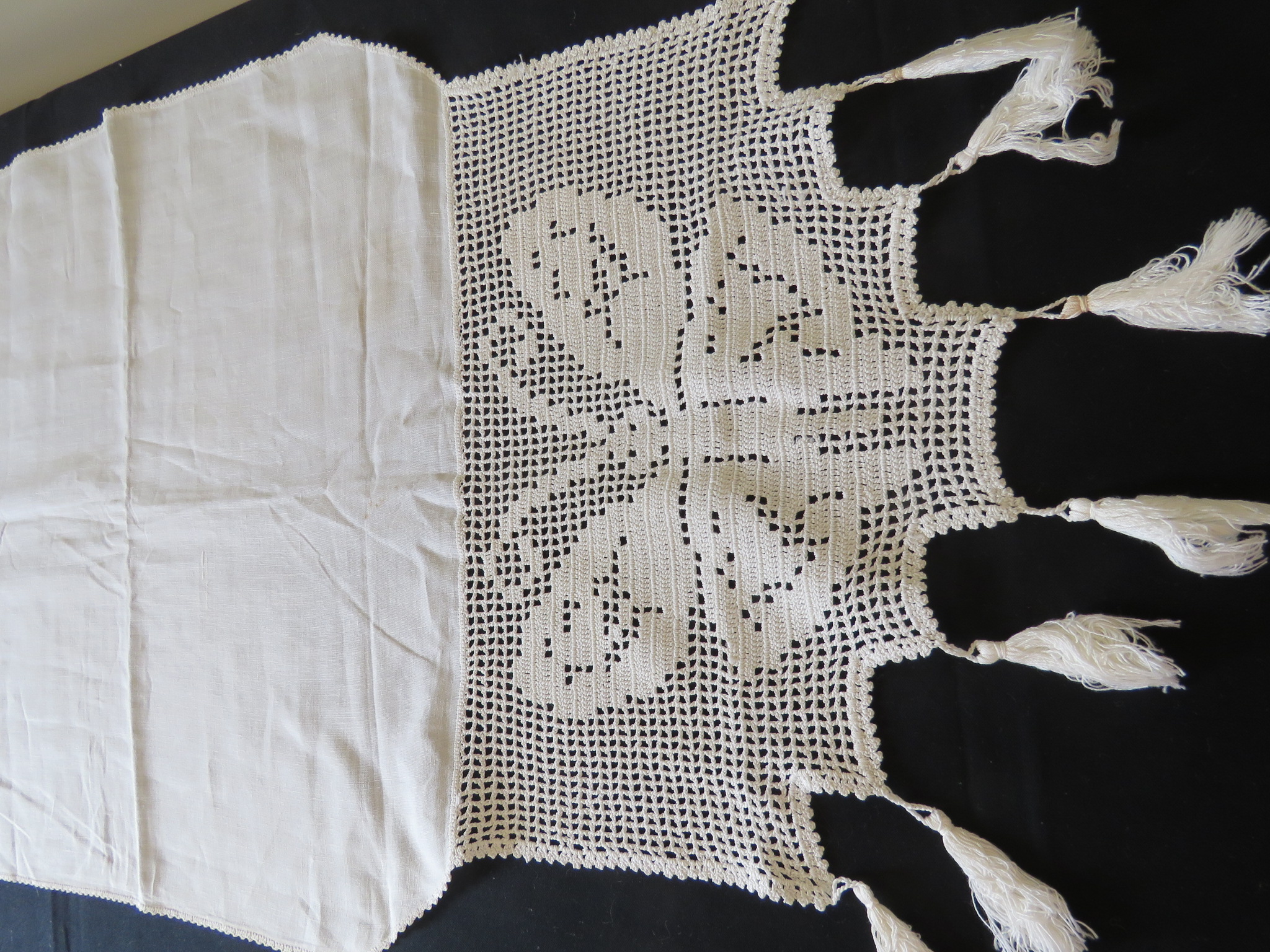 Vintage Cream Table Runner Dresser Scarf Hand Crochet Butterfly Edge with Tassels (L&T-97)