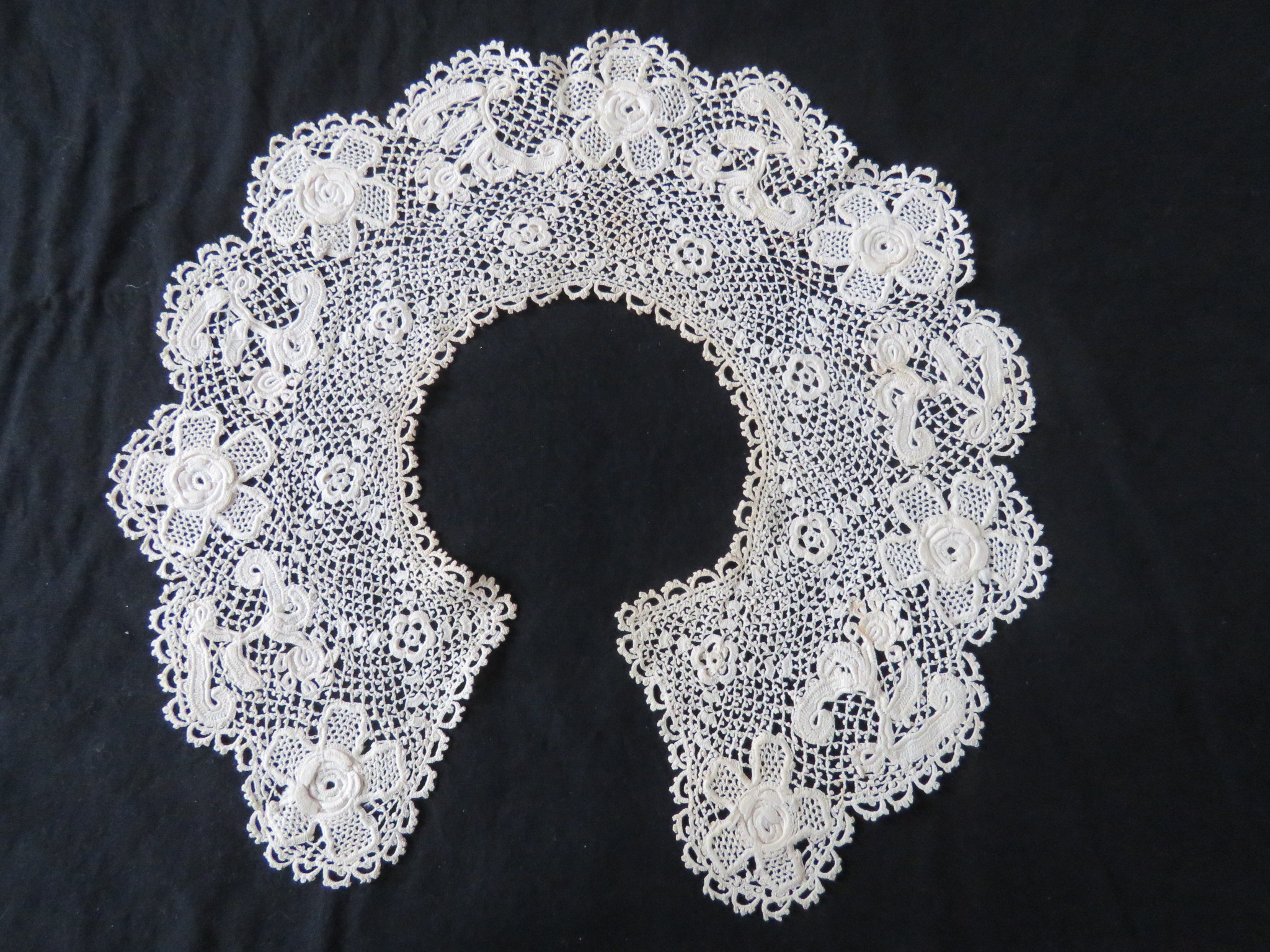 Antique Handmade Irish Crochet Lace Dress Collar Roses Flower Period Costume  (LAC-10)