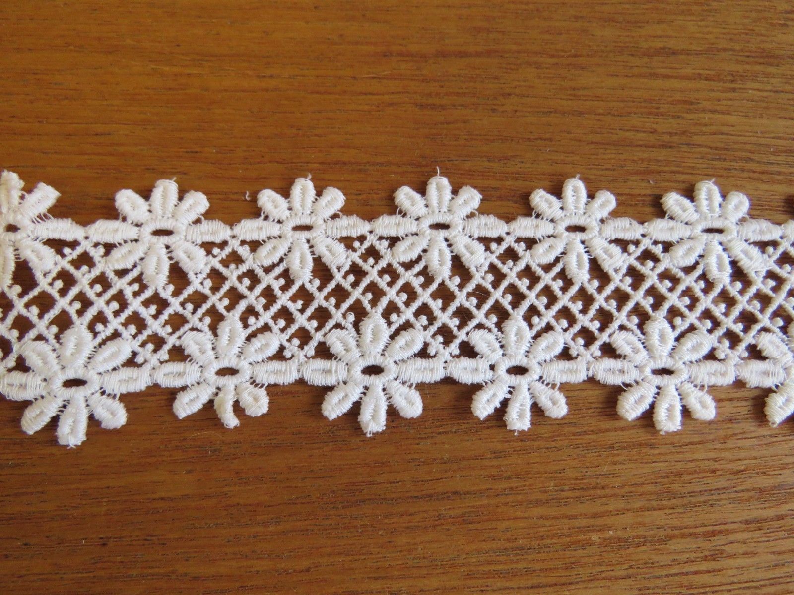 Unused Vintage Lace Trim Daisy Flower Edging 2 yards x 1 3/4" wide Creamy White (LAC-111)