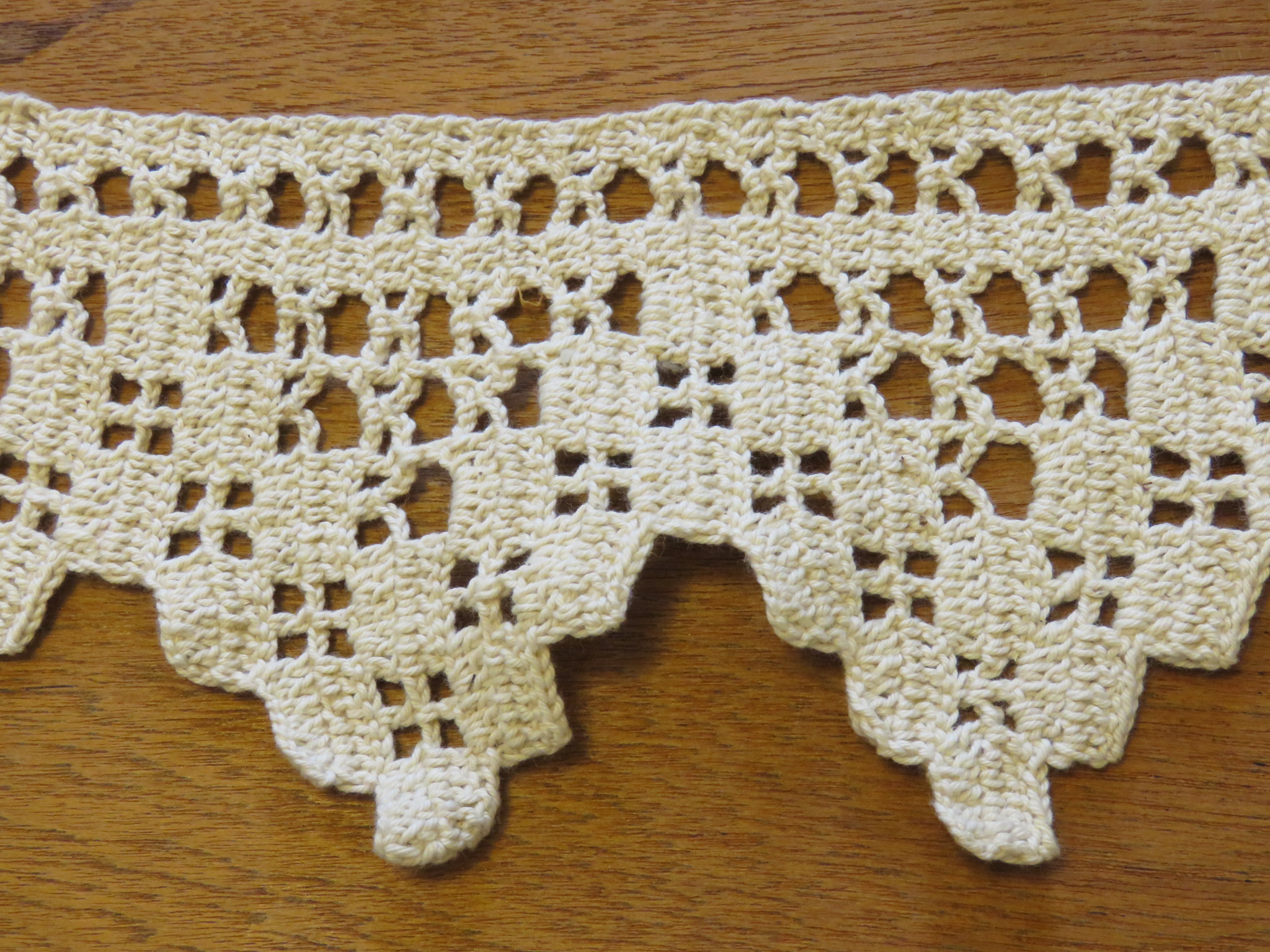 Unused Vintage Lace Edging Trim Heavy Cotton Pointed Edge Beige 4 yards x 4 1/2" Yardage (LAC-112)