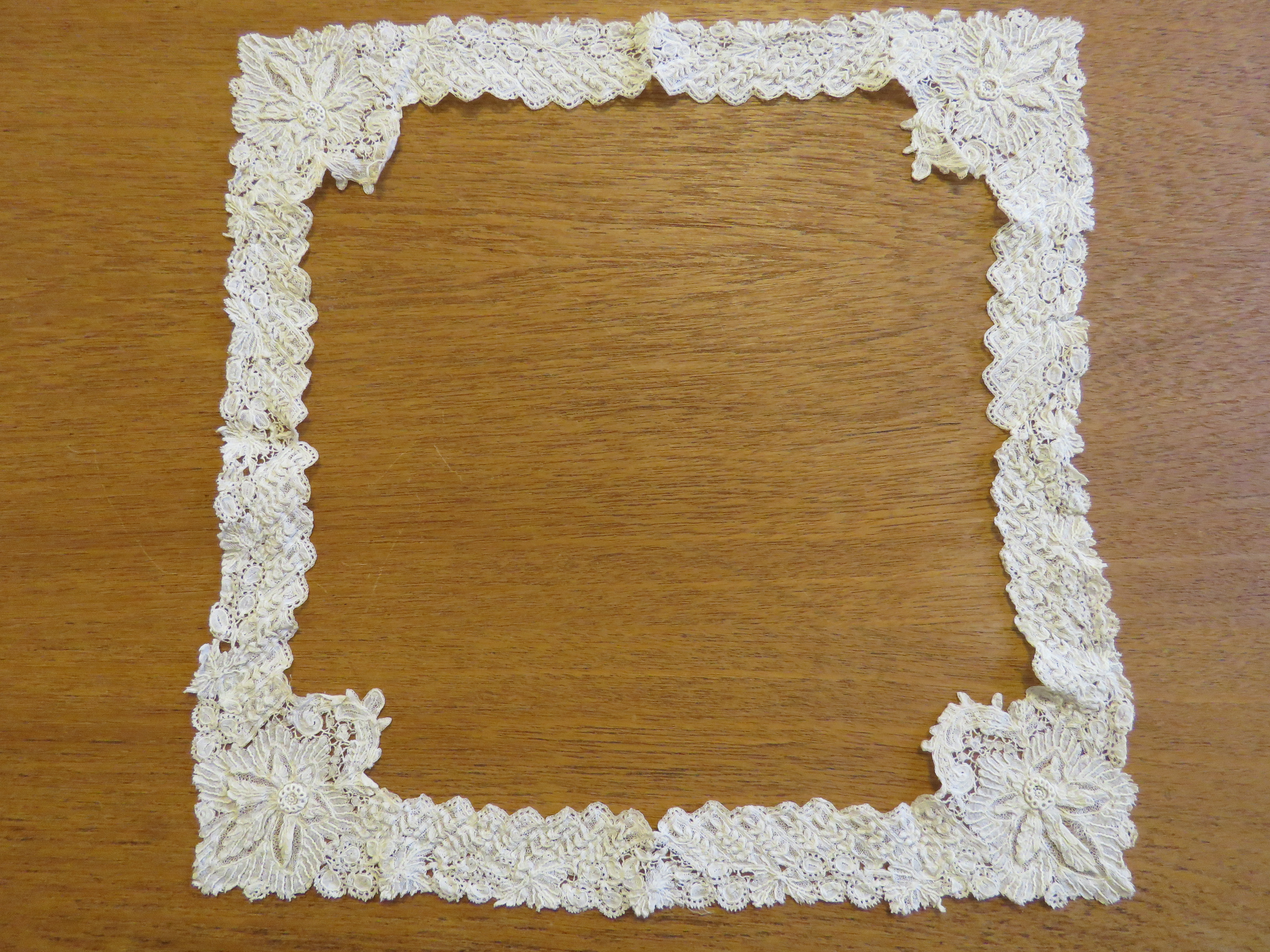Used Bobbin Lace Trim Brussels Duchesse Handkerchief Border Edging Handmade Antique (LAC-115)