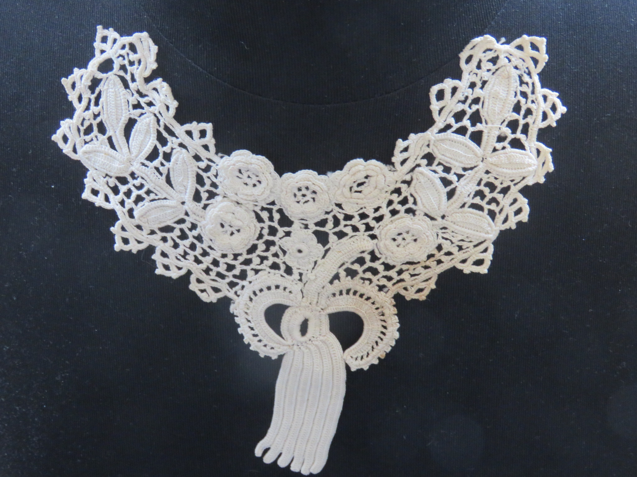Antique Handmade Irish Crochet Trim Collar Dress Insert ROSES Flower Leaves Cream (LAC-122)