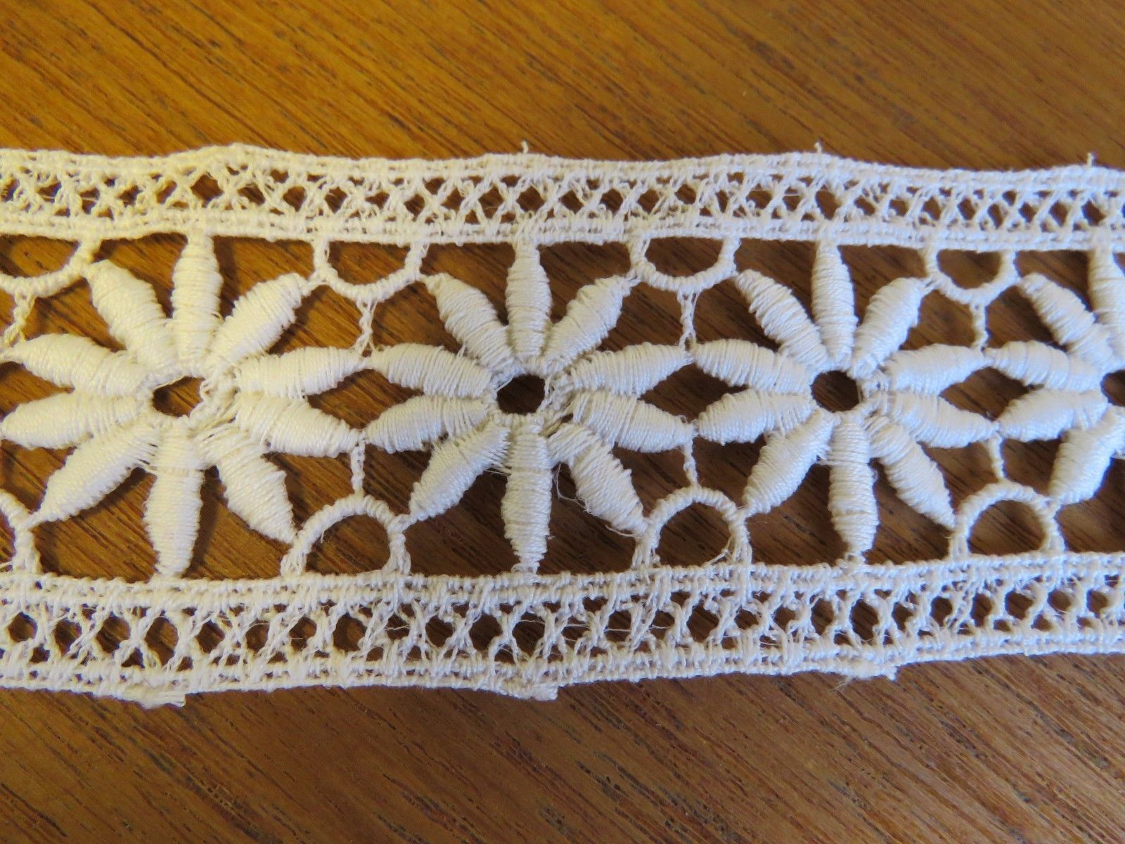 Unused Vintage Lace Trim Insertion 2 yards Daisy Flower 1960's Edging Creamy White (LAC-126)