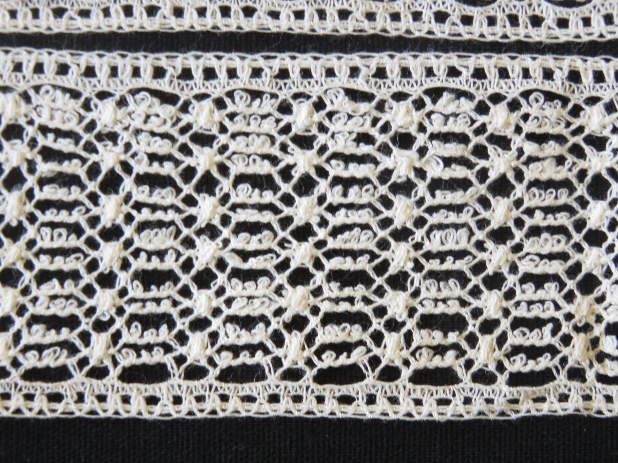 Unused Vintage Lace Trim Insertion Delicate Pattern Cream 2 yards x 1 2/8"  (LAC-128)