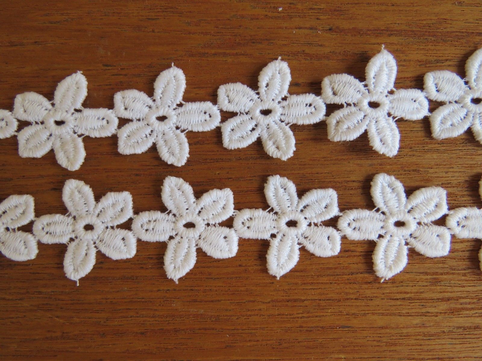 Unused Vintage Lace Trim White Daisies Edging Flower Daisy 2 yards x 1" 1960's (LAC-131)