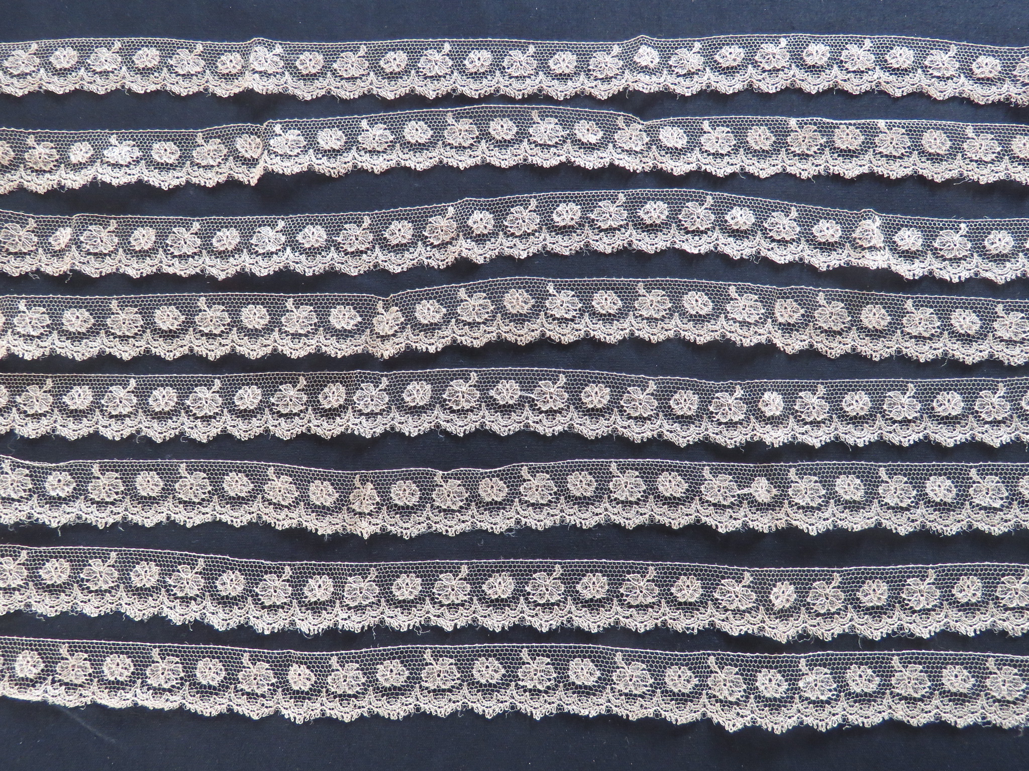 Unused Vintage Net Lace Trim 2 yards x 7/8" Tan Flower Picot Edge (LAC-13)