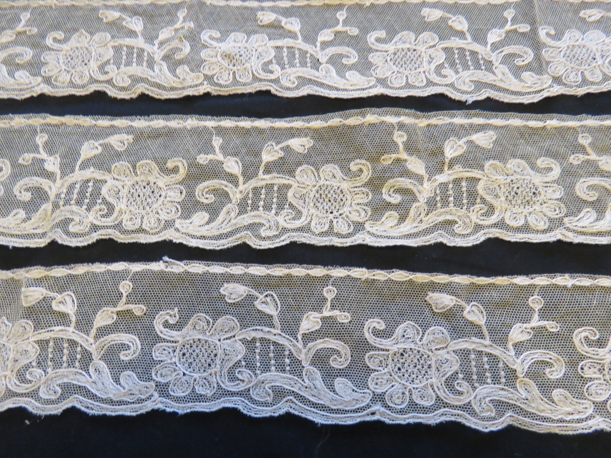 Unused Vintage Net Lace Trim Tambour 36" x 2 2/8" Tan Scallop Edge (LAC-175)