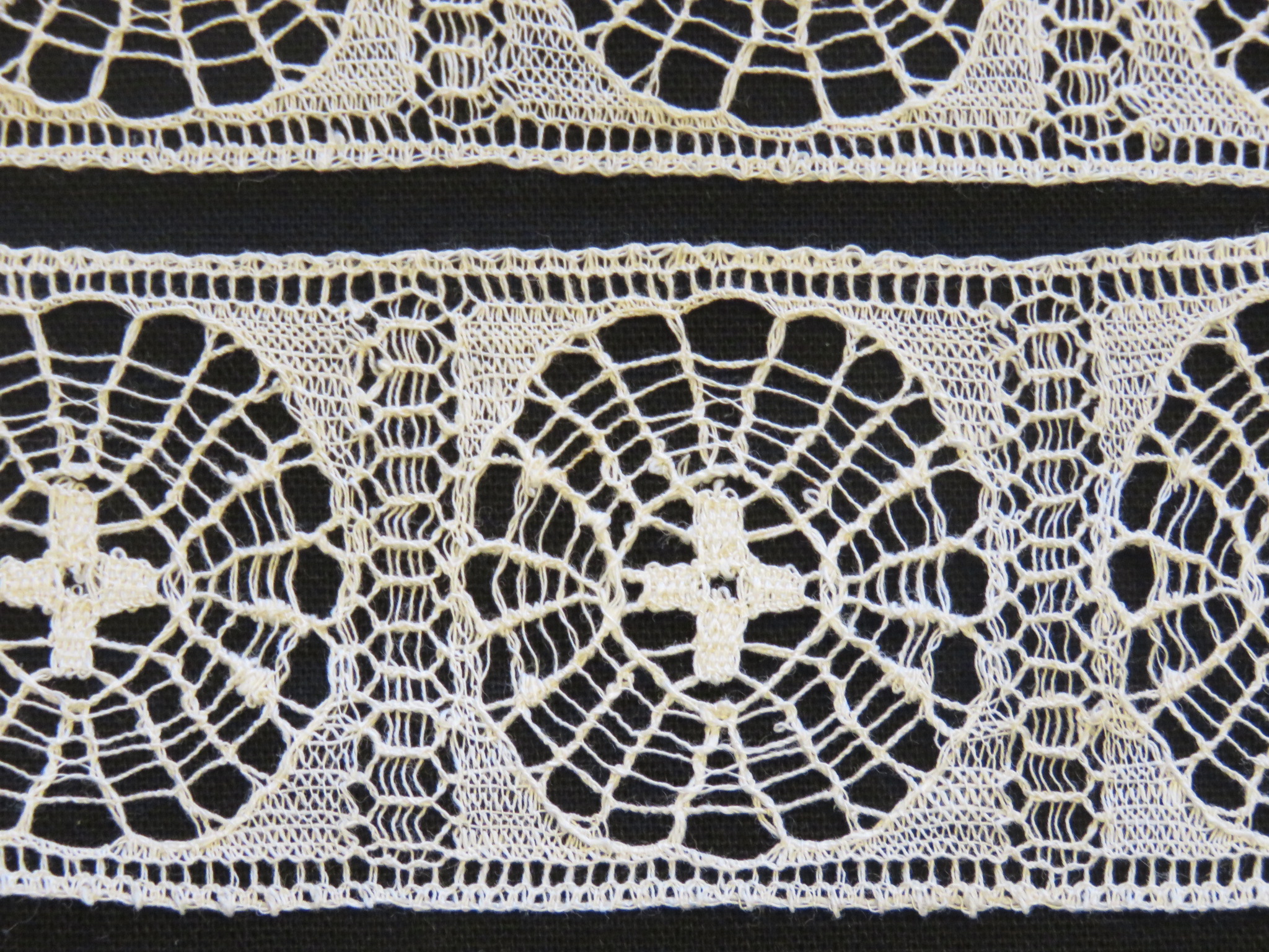 Unused Vintage Lace Trim Art Deco Circles 57" x 1 5/8" Insertion Beige (LAC-176)