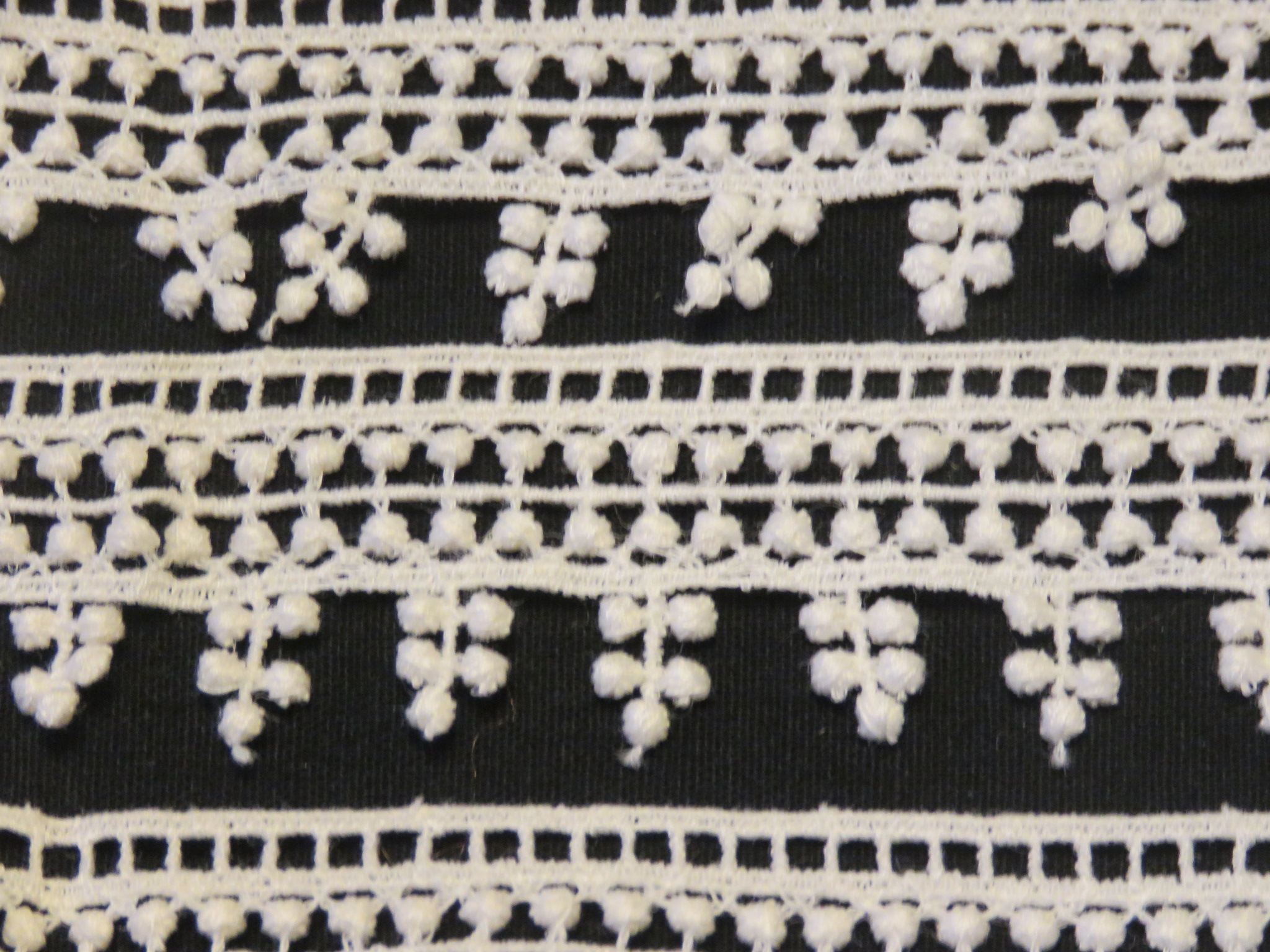 Unused Vintage Lace Trim Cream 3 yards x 1"  1960s Grid Bobble (LAC-183)