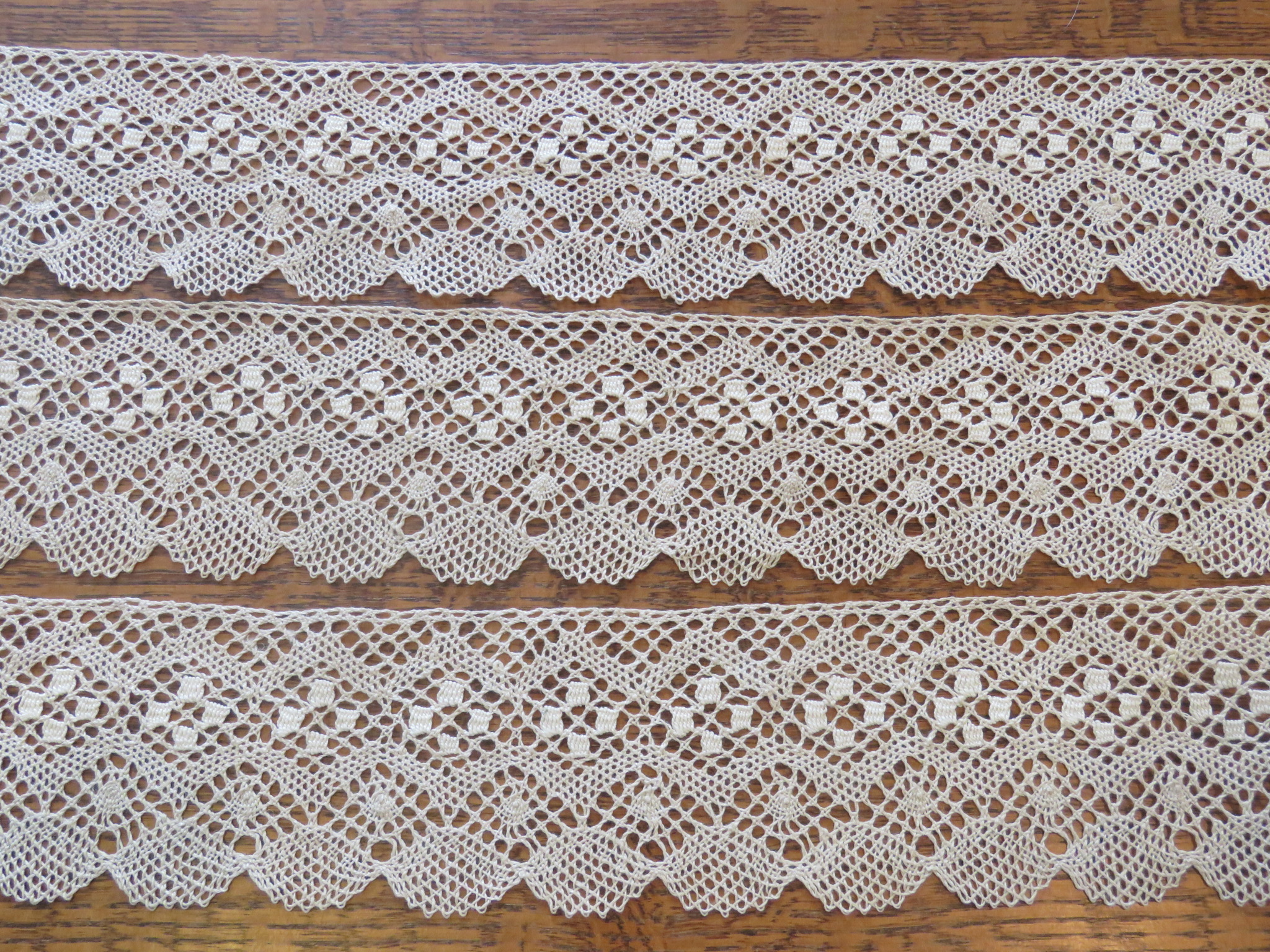 Antique Vintage Handmade Lace Unused 6 yards" x 3 3/4" Champagne Diamond Pattern (LAC-184)