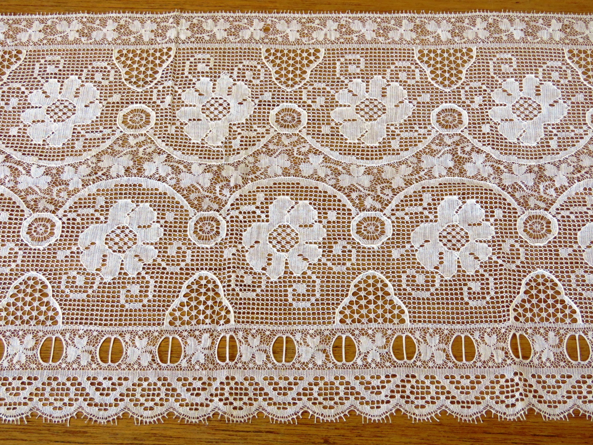 Unused Vintage Insert Ribbon Lace Trim Shamrock Clover Flower 43" x 10" Champagne (LAC-187)