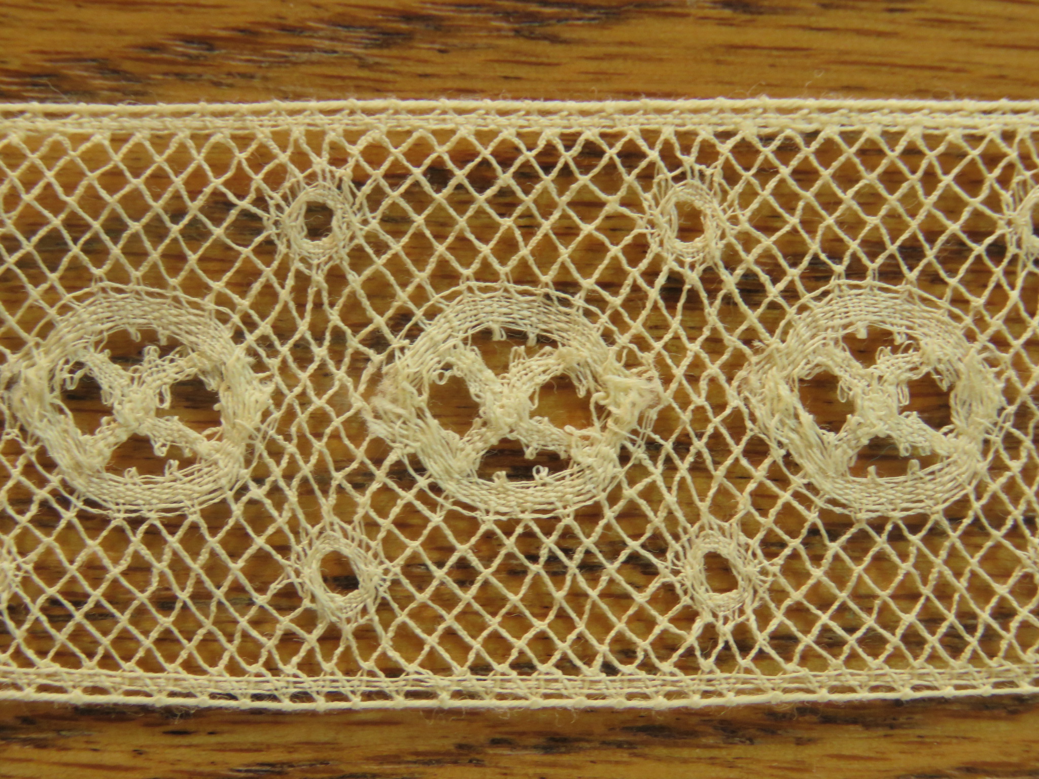 Unused Vintage Lace Trim 2 yards x 1 1/8" Art Deco Circles Yellow Insertion  (LAC-188)