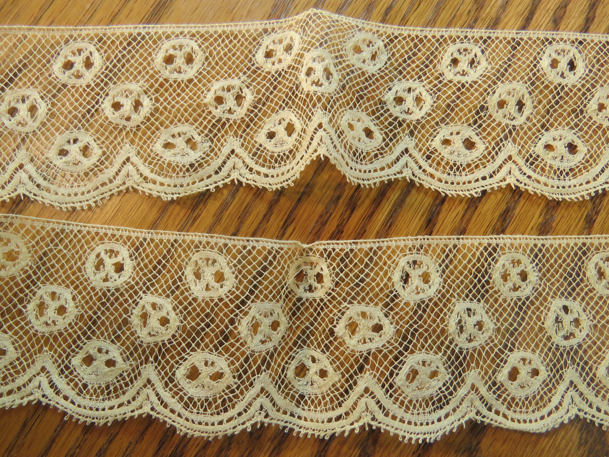 Unused Vintage Lace Trim Edging 2 yards x 1 3/4" Art Deco Wheels Yellow Scallop Edge (LAC-189)