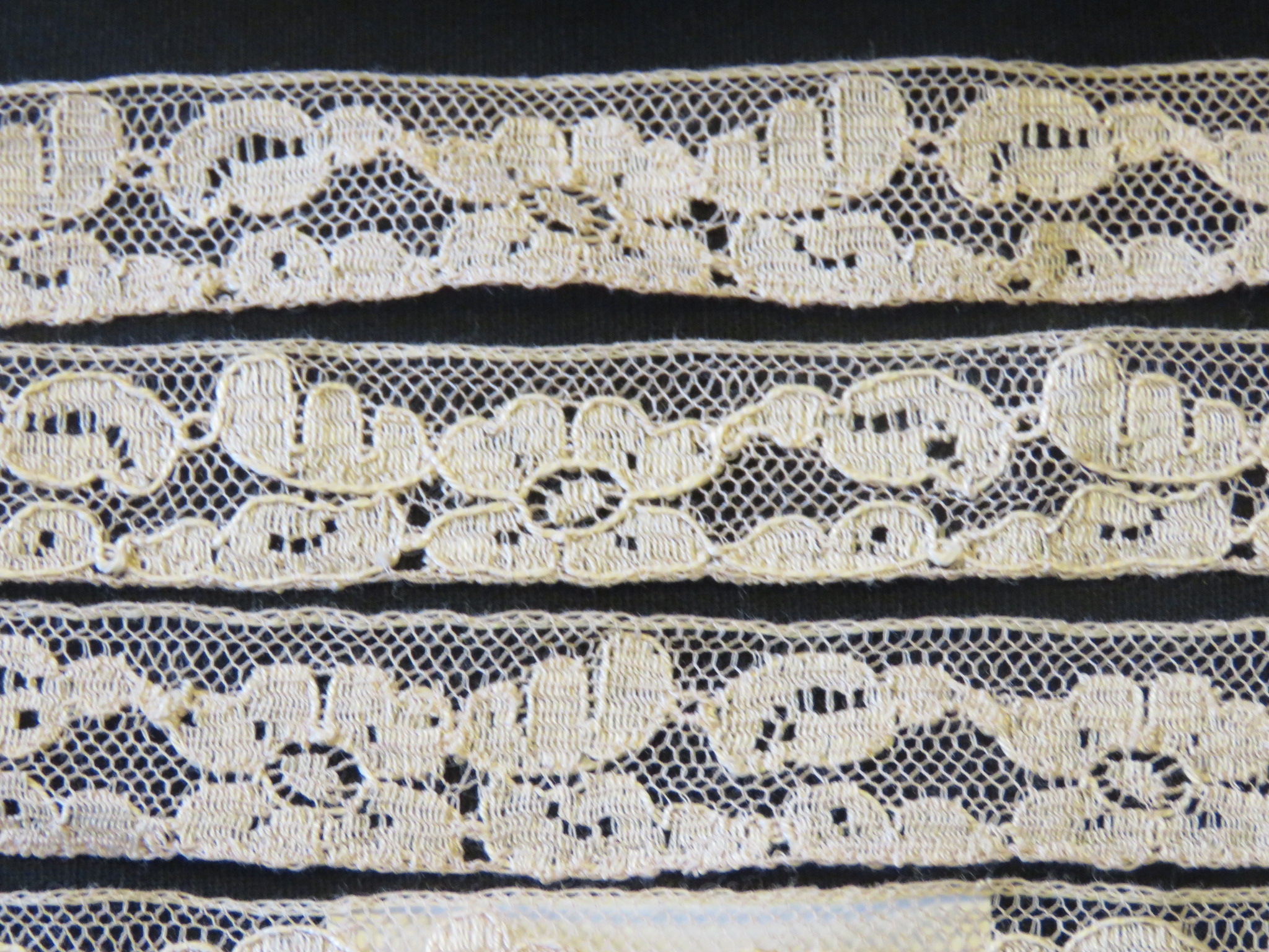 Unused Antique Vintage French Lace Trim 4 yards x 5/8" cafe au lait Cotton Flower Edging (LAC-200)