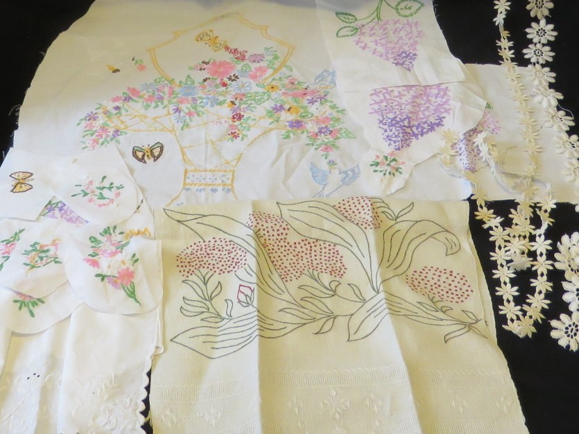 Vintage Remnants Lot Embroidered Flowers Cross Stitch Bears Lace Trim Crafts (LAC-209)