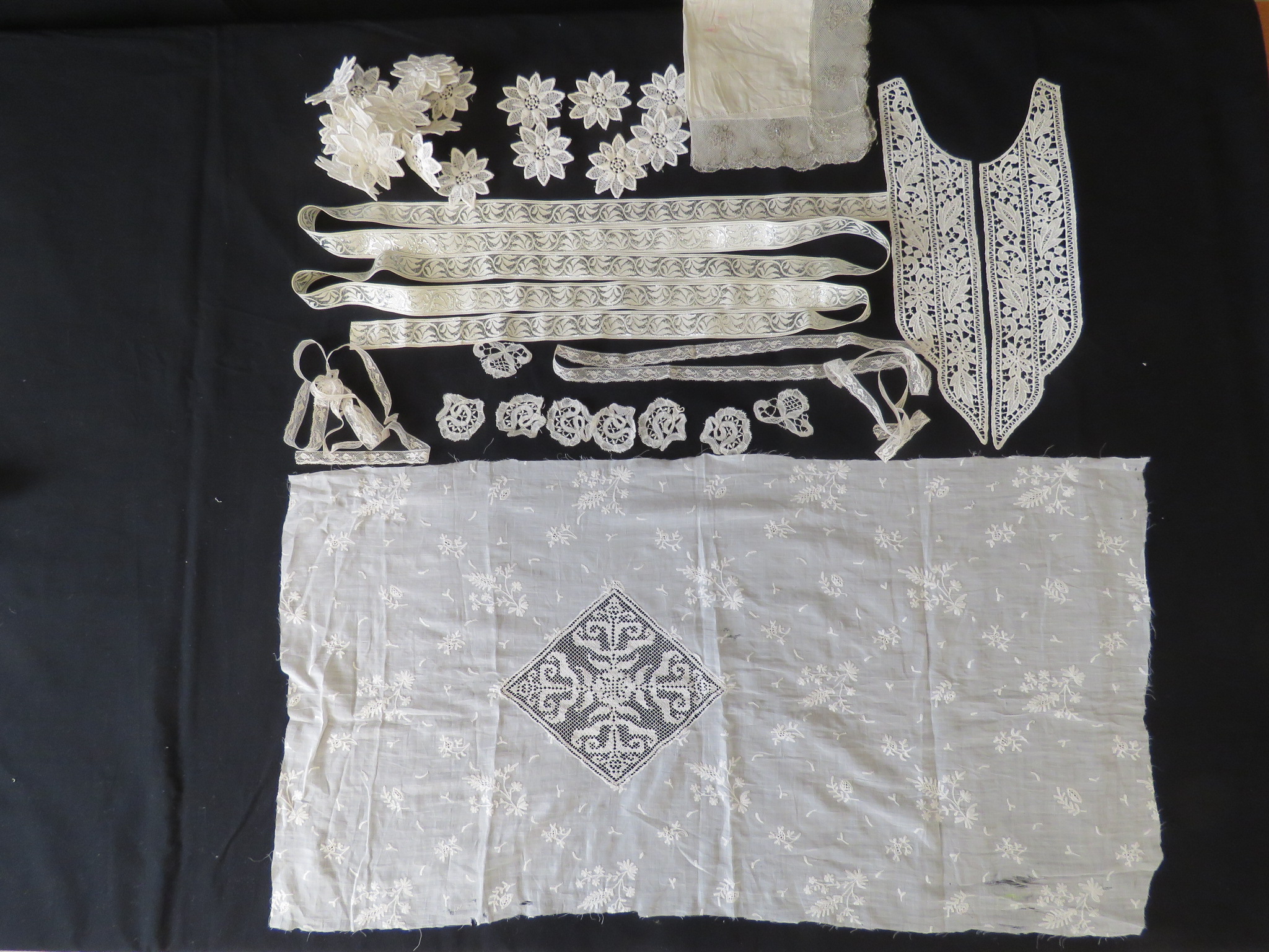 Vintage Trims Remnants Lot Crafts Filet Bobbin Lace Appliques Lace Dress Inserts (LAC-244)