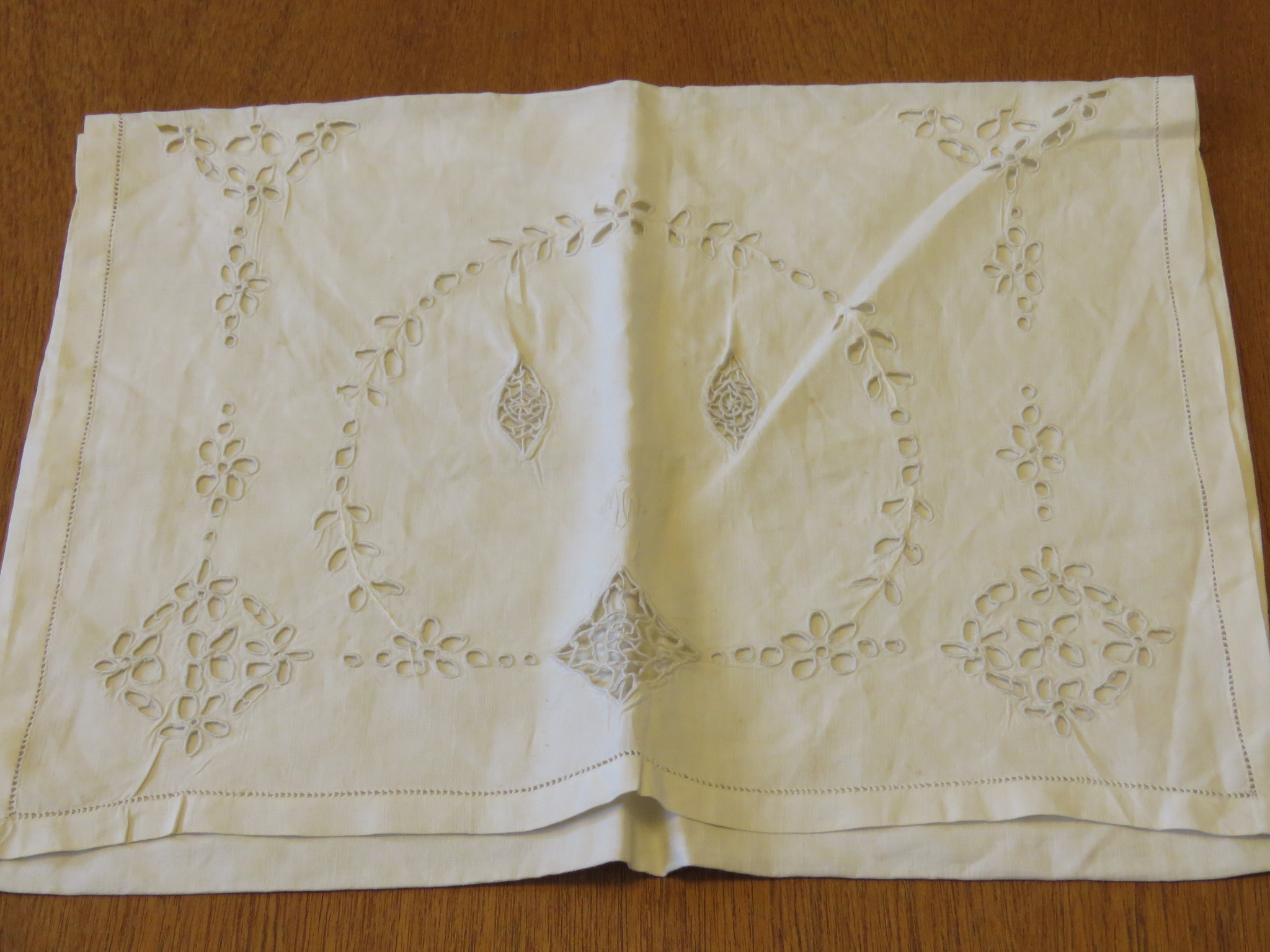 Vintage Linen Lingerie Case Cream Cutwork Needlelace Embroidered Monogram MW (LAC-256)
