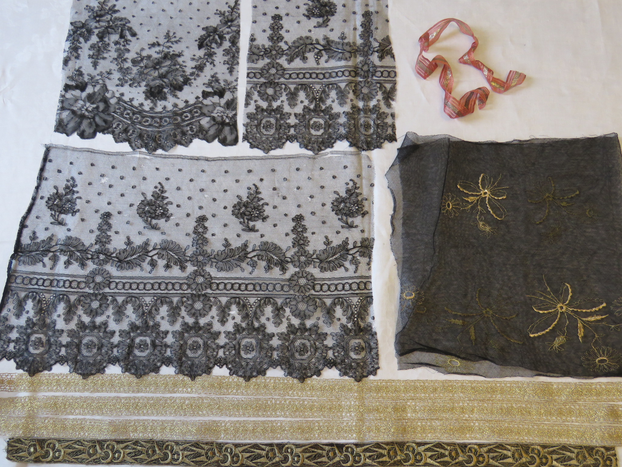 4 pc Lot Antique French Black Lace Trim Remnants Chantilly Flowers Floral Lurex (LAC-25)
