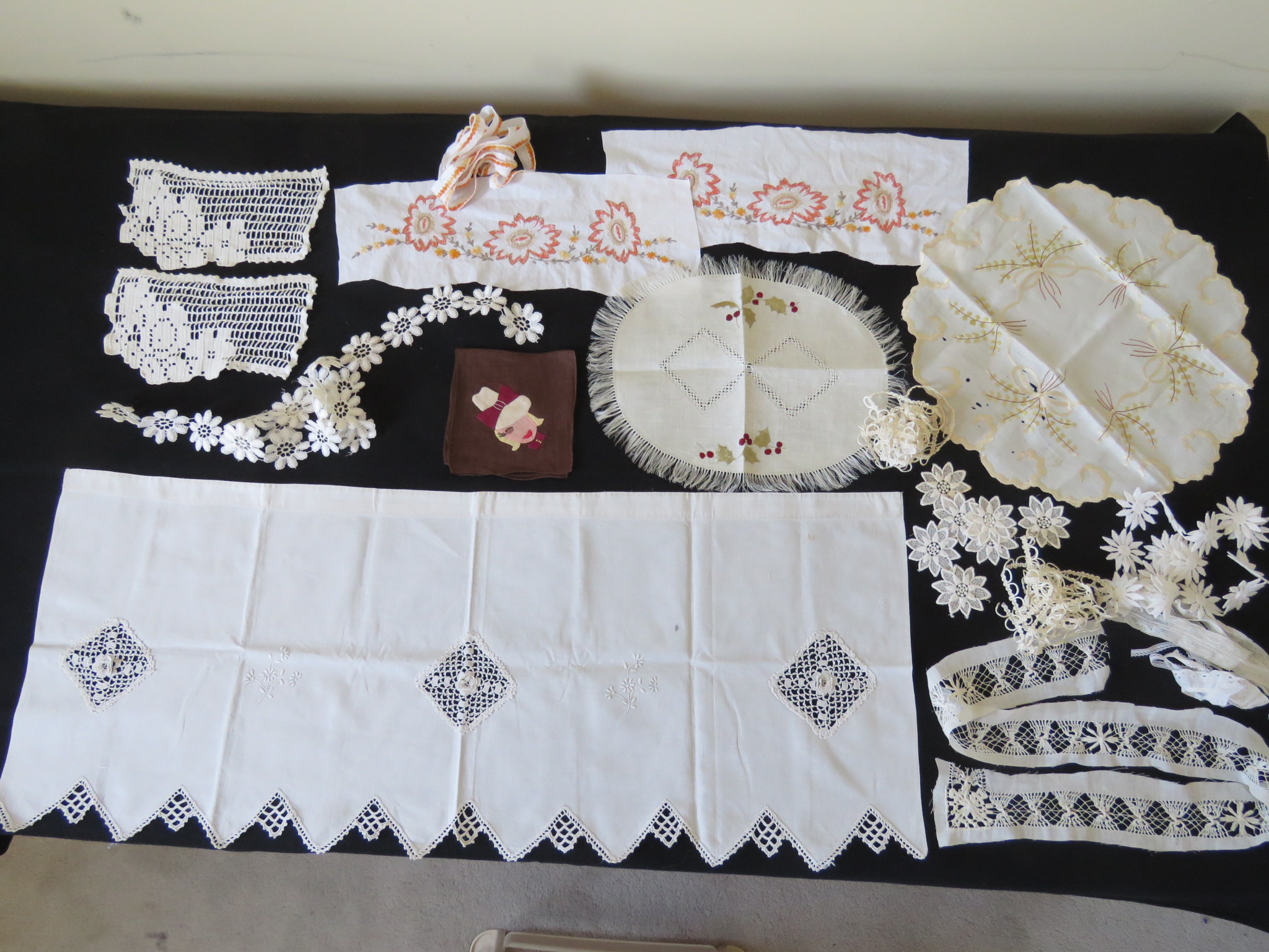 Used Vintage Lace Trims Lot Crafts Panel Irish Crochet Flowers Remnants Embroidered (LAC-275)