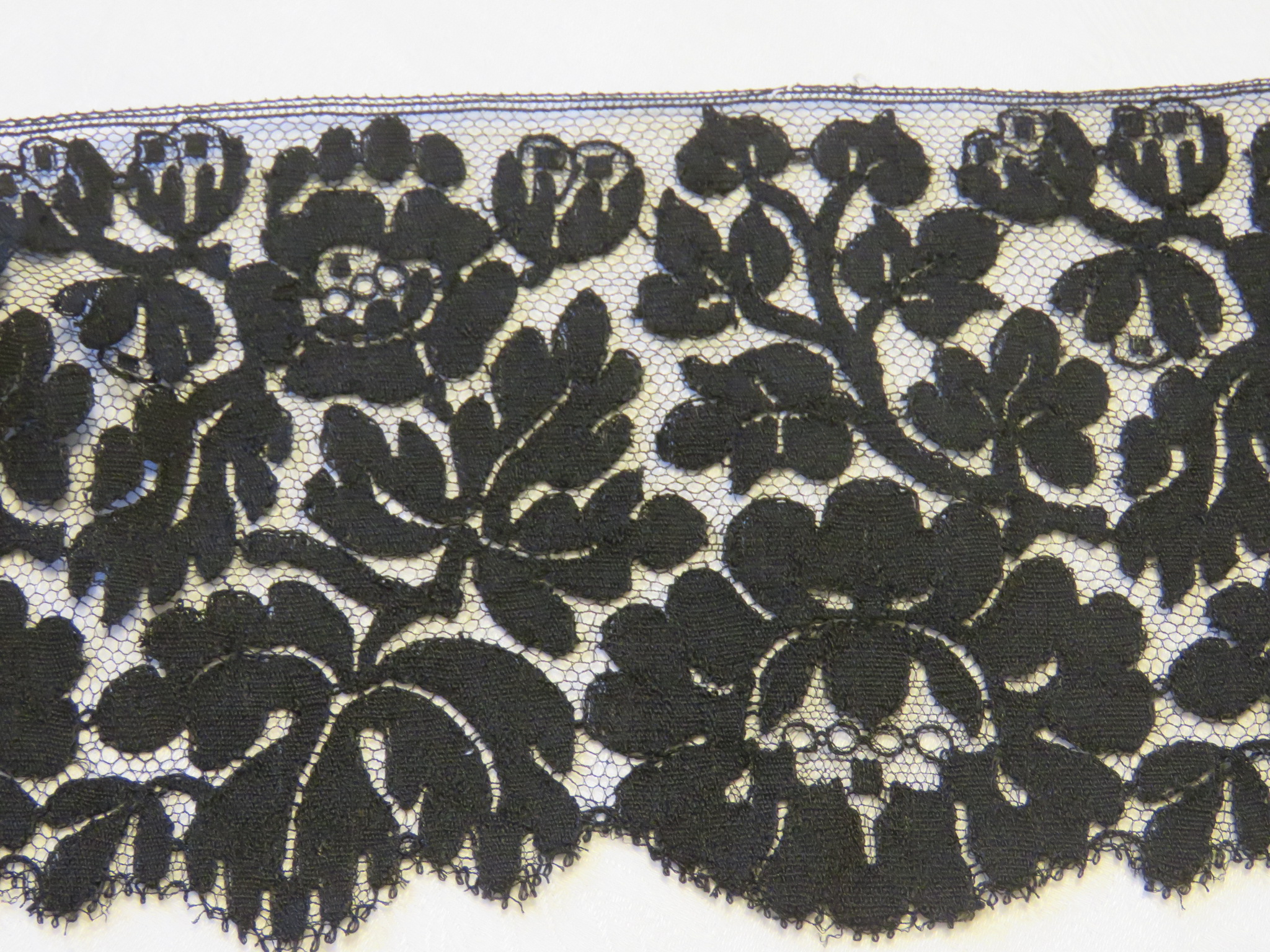 Used Net Black Lace Trim Antique Vintage 36" x 4" Flowers Floral Leaf Scallop Edge (LAC-294)