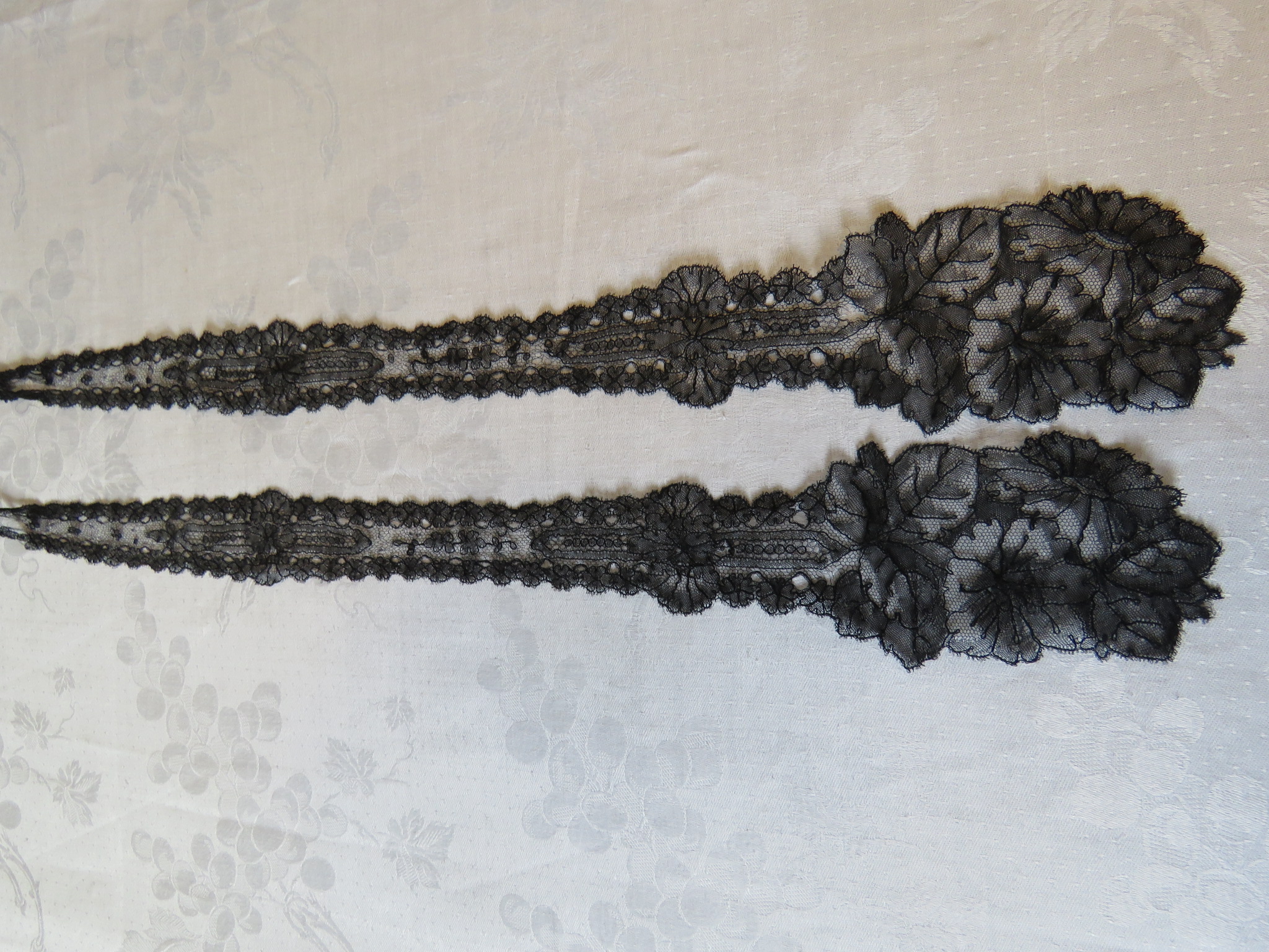 Antique Black Lace Trim Lappet Ends French Remnants Victorian Chantilly Flowers (LAC-298)