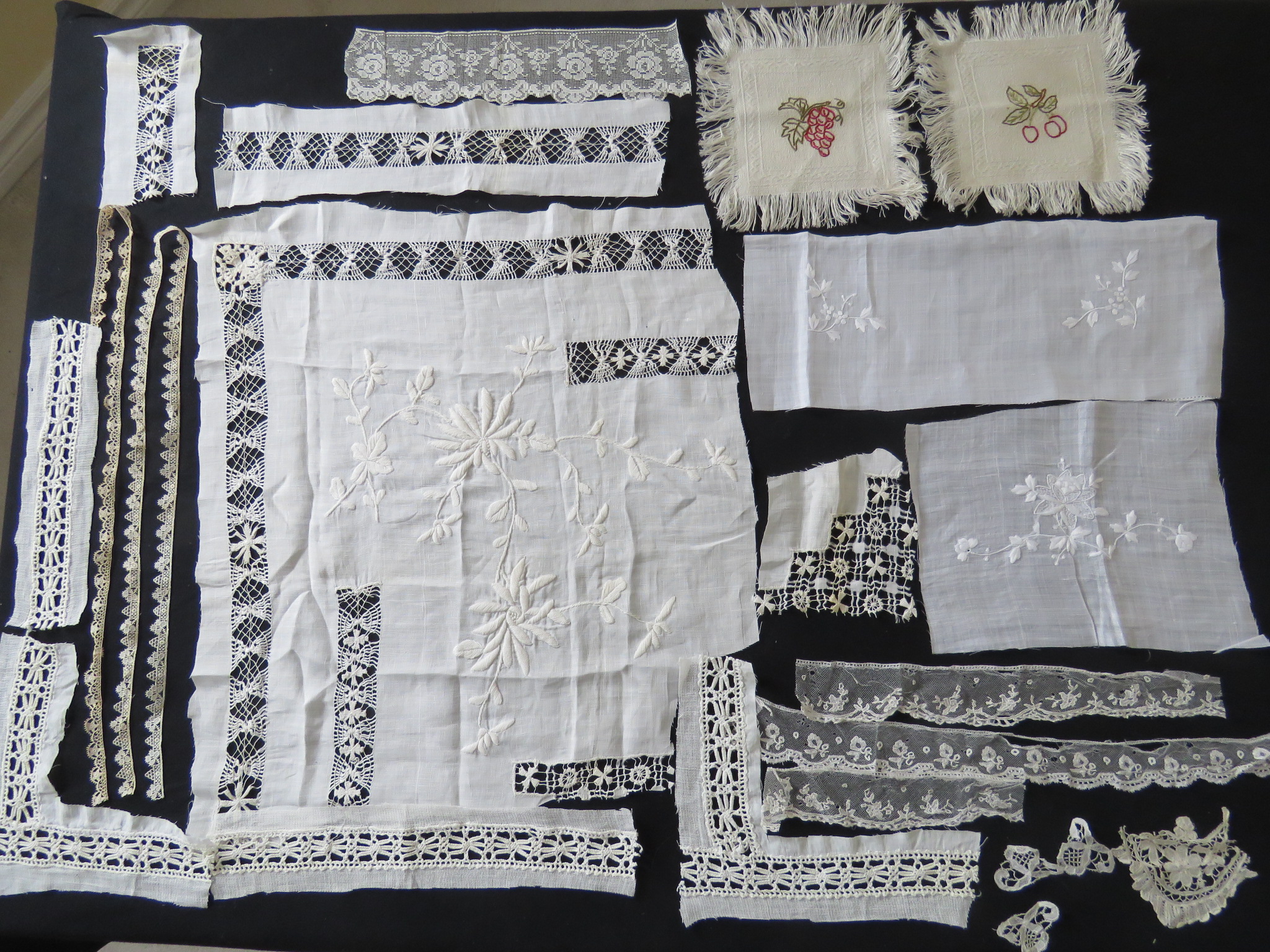 Used Vintage Embroidered Remnants Lot Net Tenerife Filet Lace Trim Appliques (LAC-307)