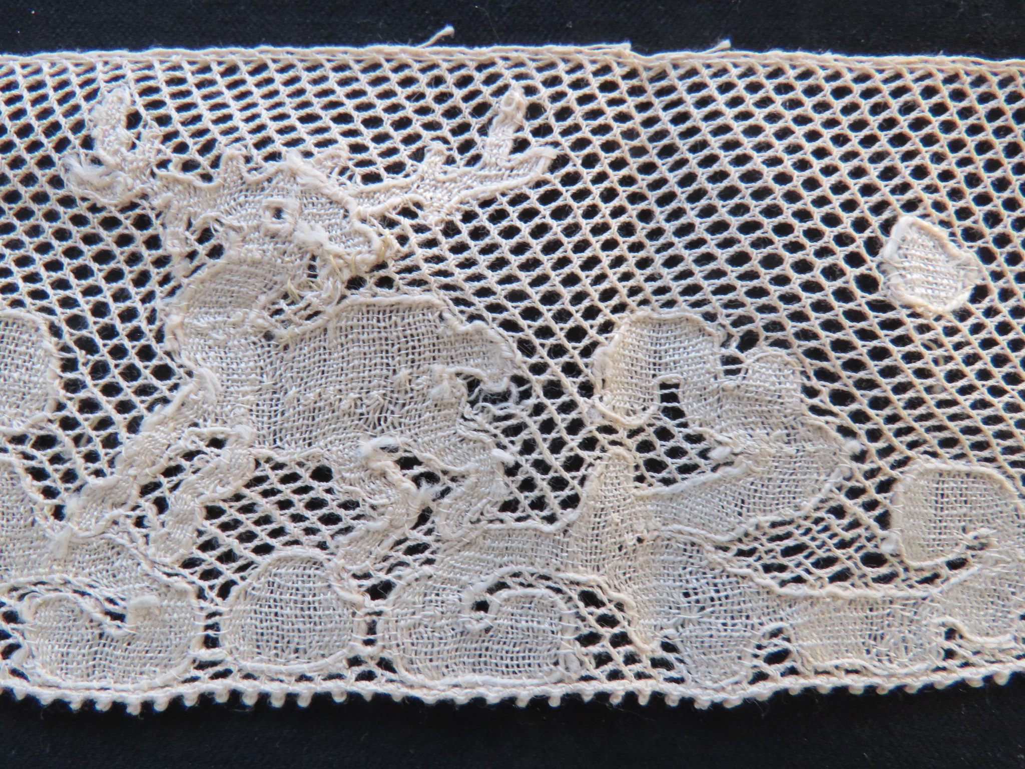 Used Antique Vintage Lace Trim Figural Deer Stag Bobbin Ecru 36" x 2 1/2"  (LAC-324)