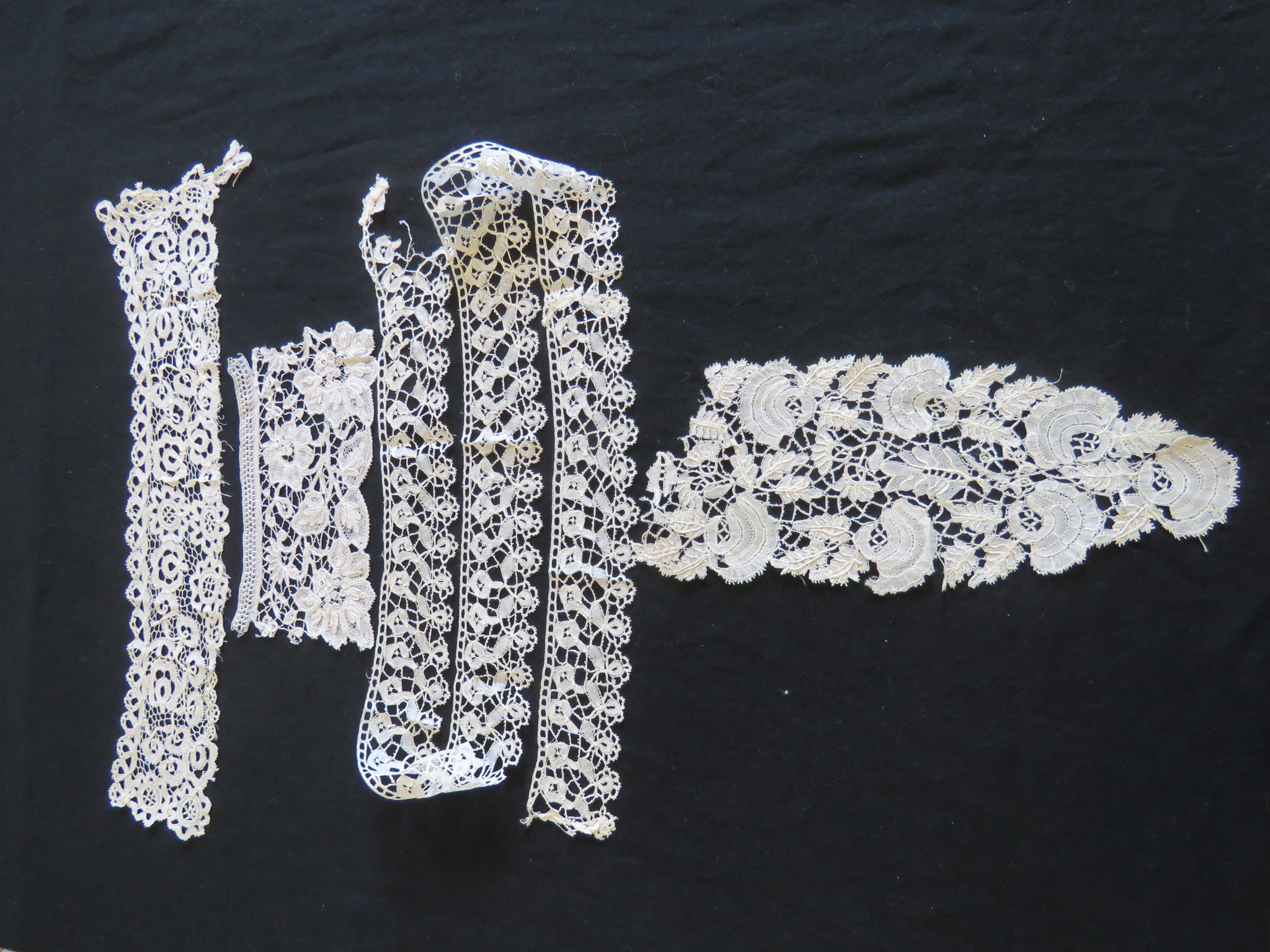 Used Handmade Vintage Bobbin Lace Trim Remnants 4 pc lot Yoke Fragment Flower Sewing (LAC-327)