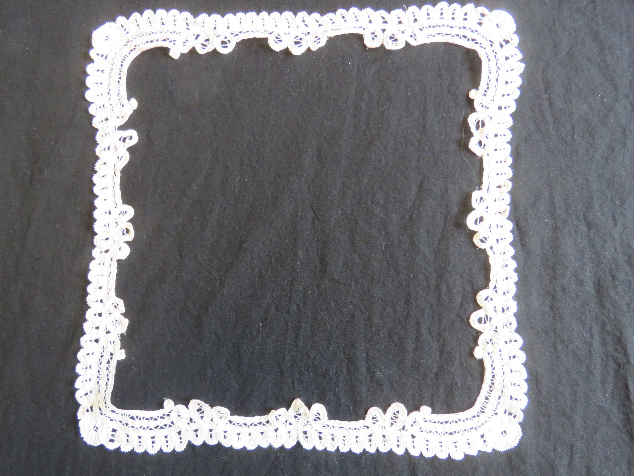 Vintage Lace Trim Handkerchief Border Edging Scallop Edge Cream (LAC-343)