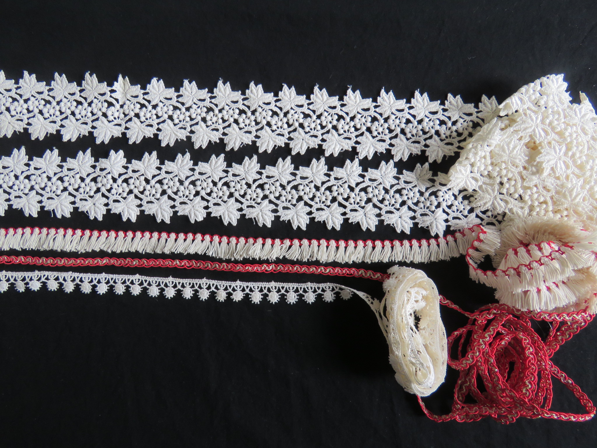 Unused Vintage Lace Trims Lot 9 yard Cream Fringe Red Gold Corded Sewing Dolls (LAC-346)