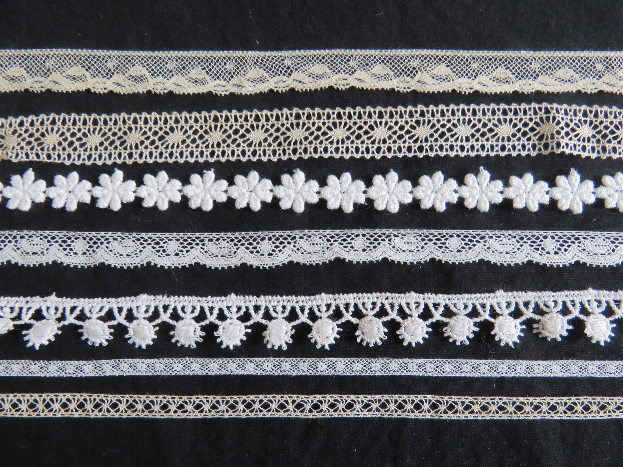 Unused Vintage Lace Trims Lot 14 yard Small Widths Dolls white cream beige  (LAC-362)