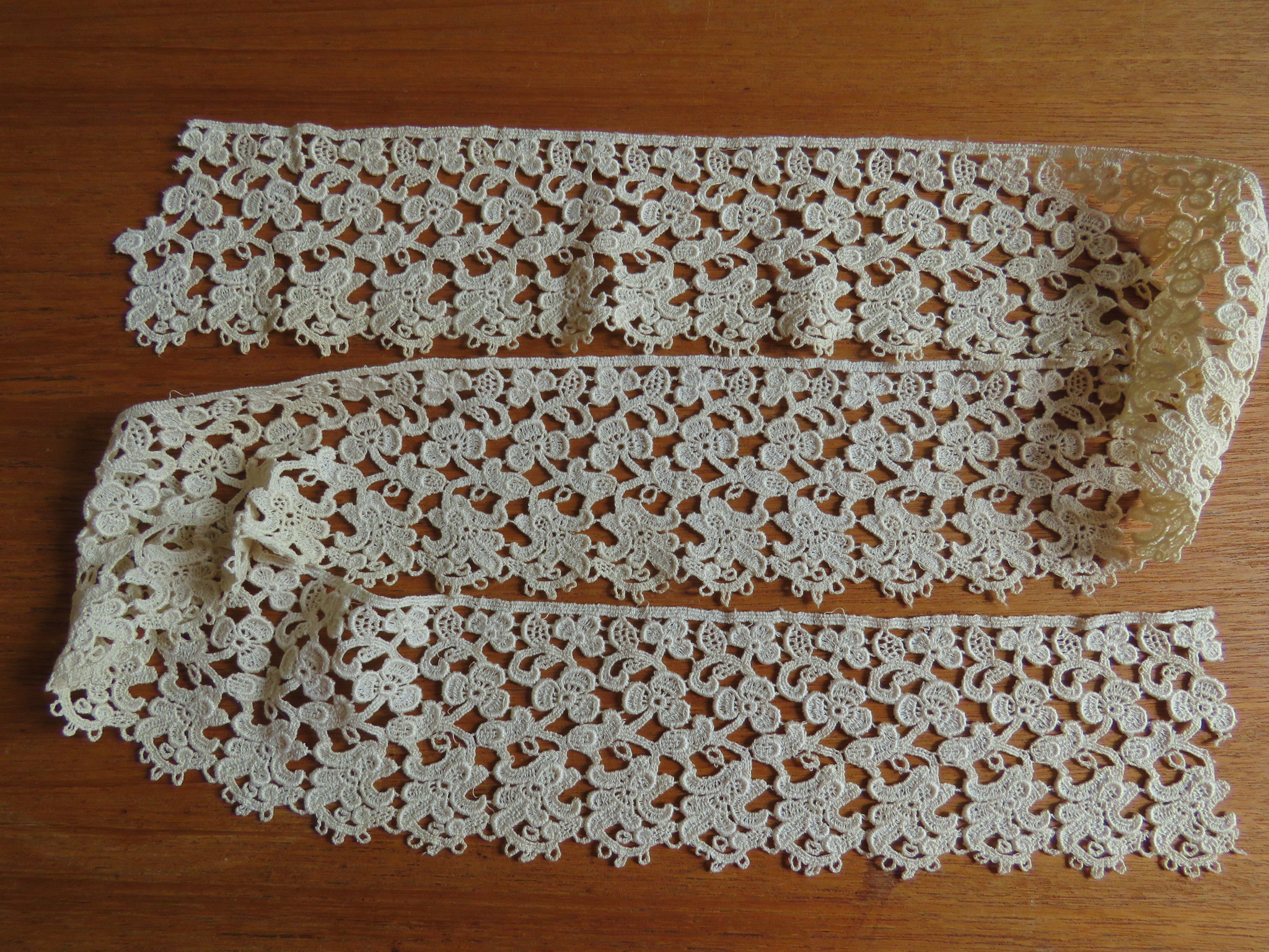 Antique Vintage Schiffli Lace Trim 45" x 2 3/4" Sewing Costume Dolls Crafts Remnant Salvage (LAC-364)